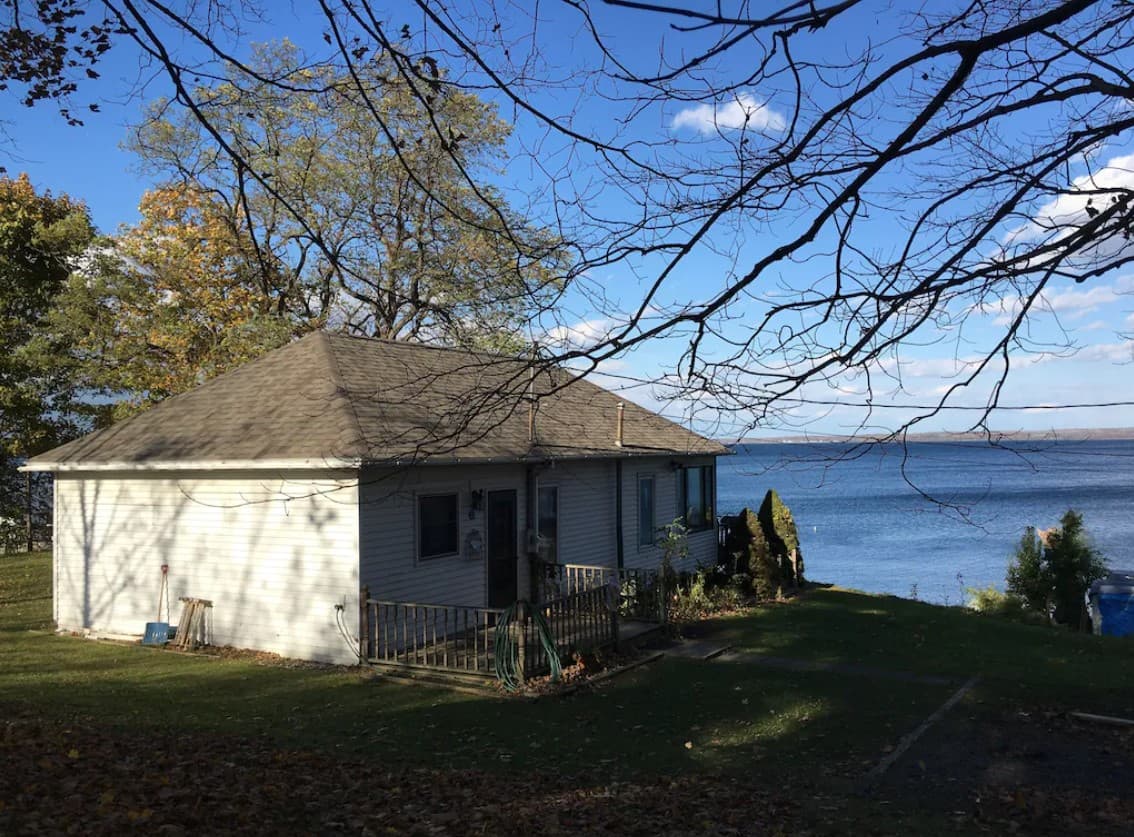 Lake Dreamin-Seneca Lake-Waterfront-Hot Tub-Wine Trail