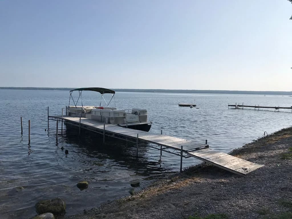 37 - Pontoon parked at dock_34_11zon