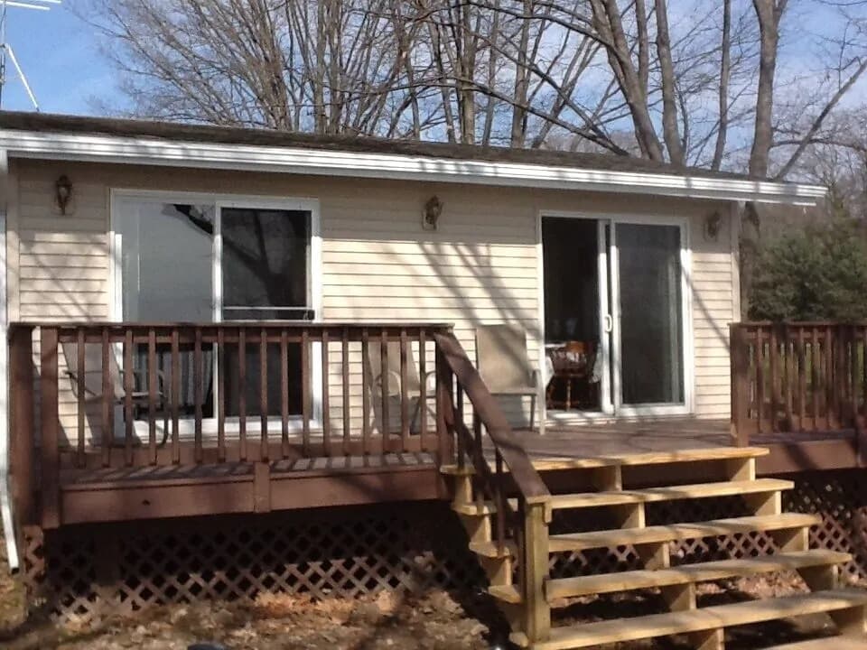 Large deck that faces the lake