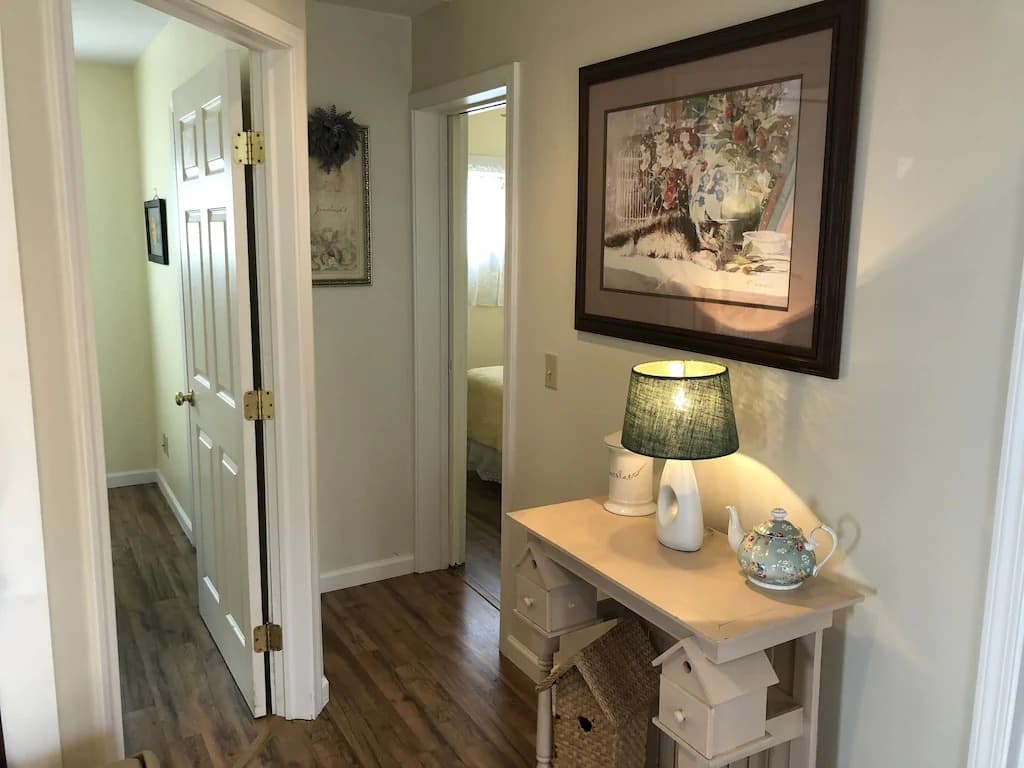 Hallway to bedrooms
