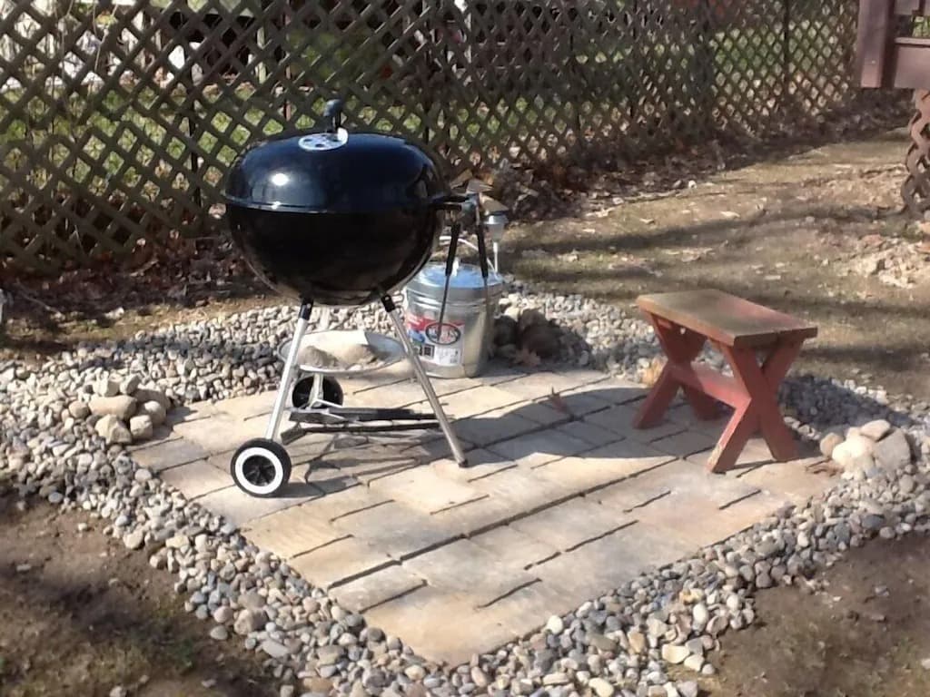 Grilling area (charcoal)