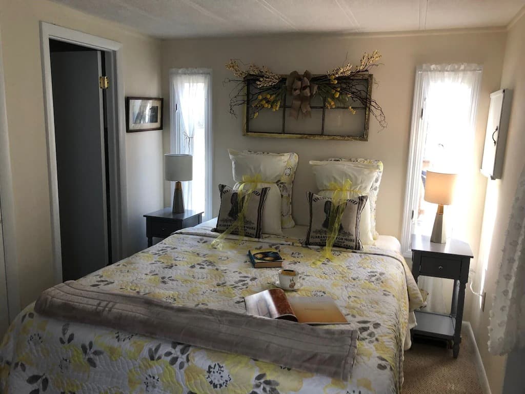 MD - back bedroom - with bathroom - bed_1_11zon