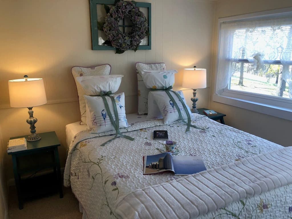 MD - front bedroom - bed_11_11zon