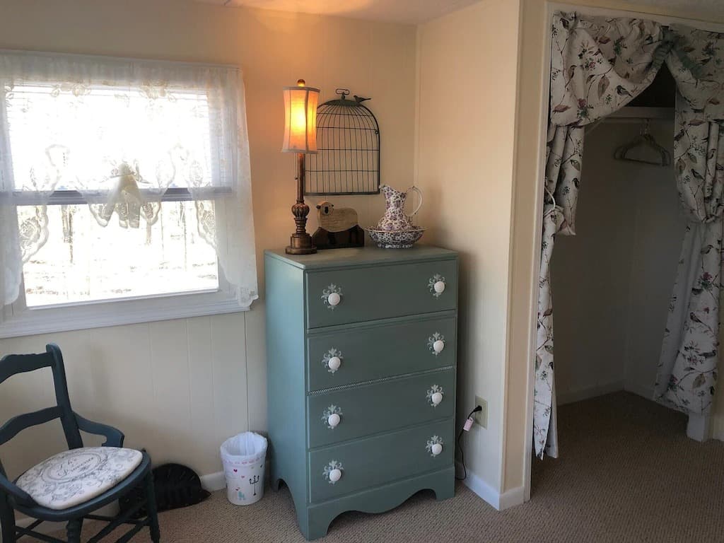 MD - front bedroom - dresser_12_11zon