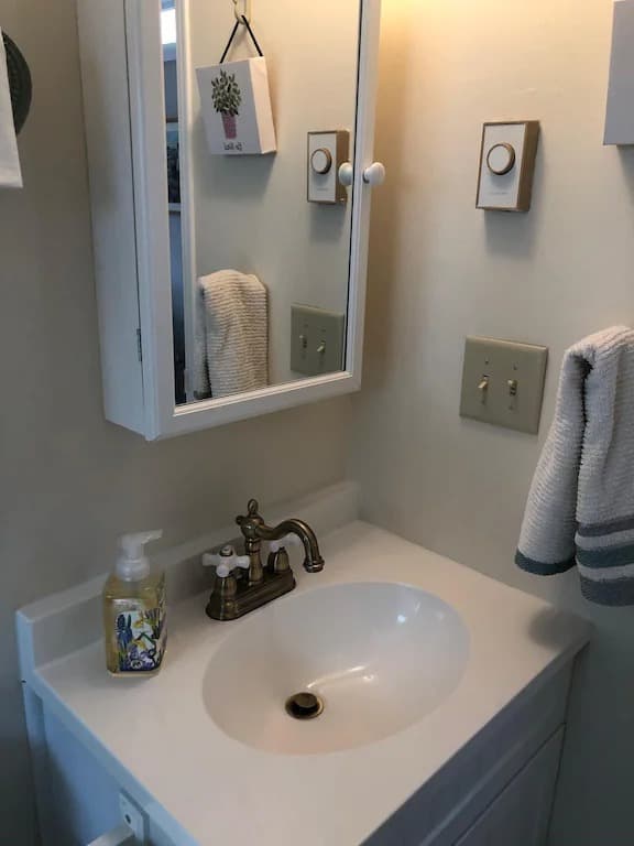 MD - main bathroom sink_14_11zon