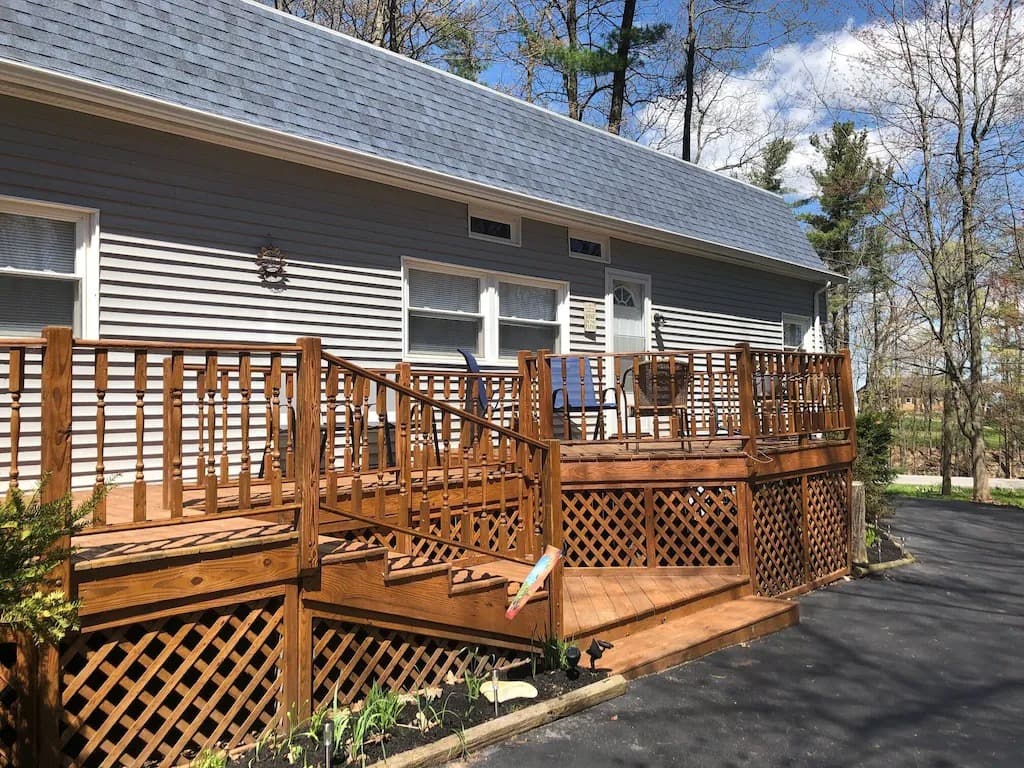 MD - deck from driveway_6_11zon