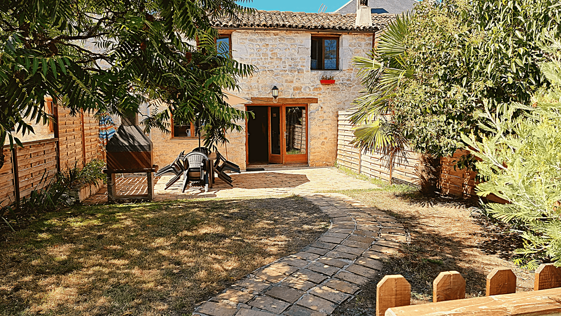 La Cave. 3 bedroom house 