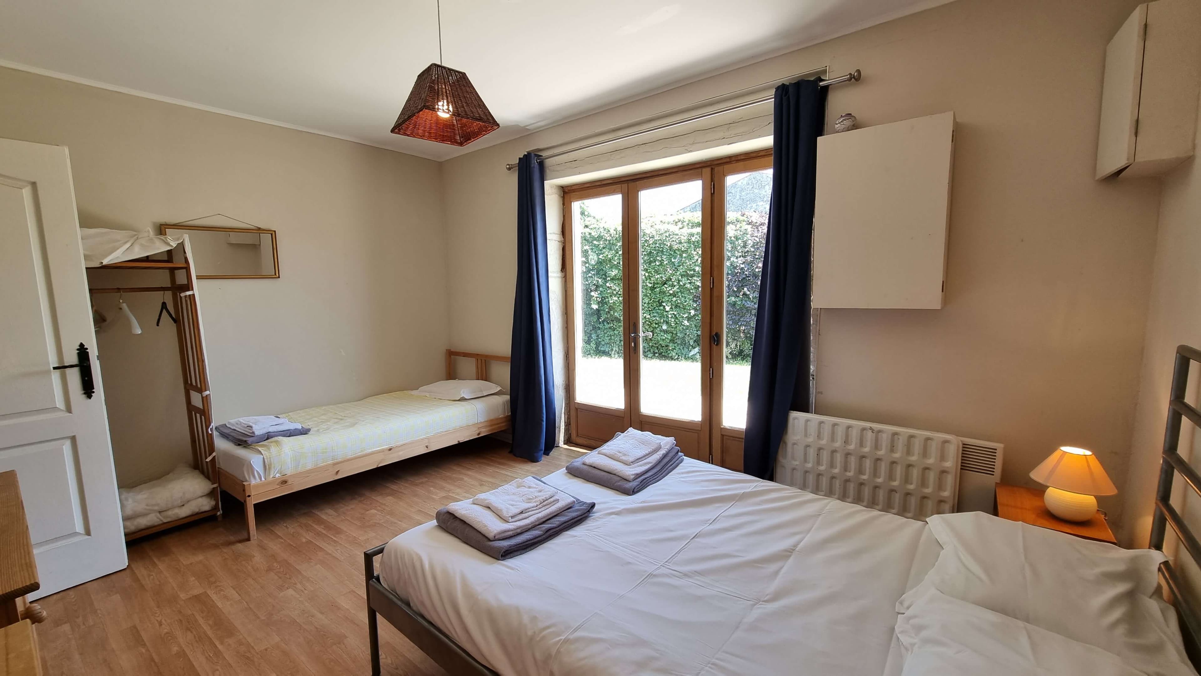 Gite-campagne-charente-vue-jardin (14)