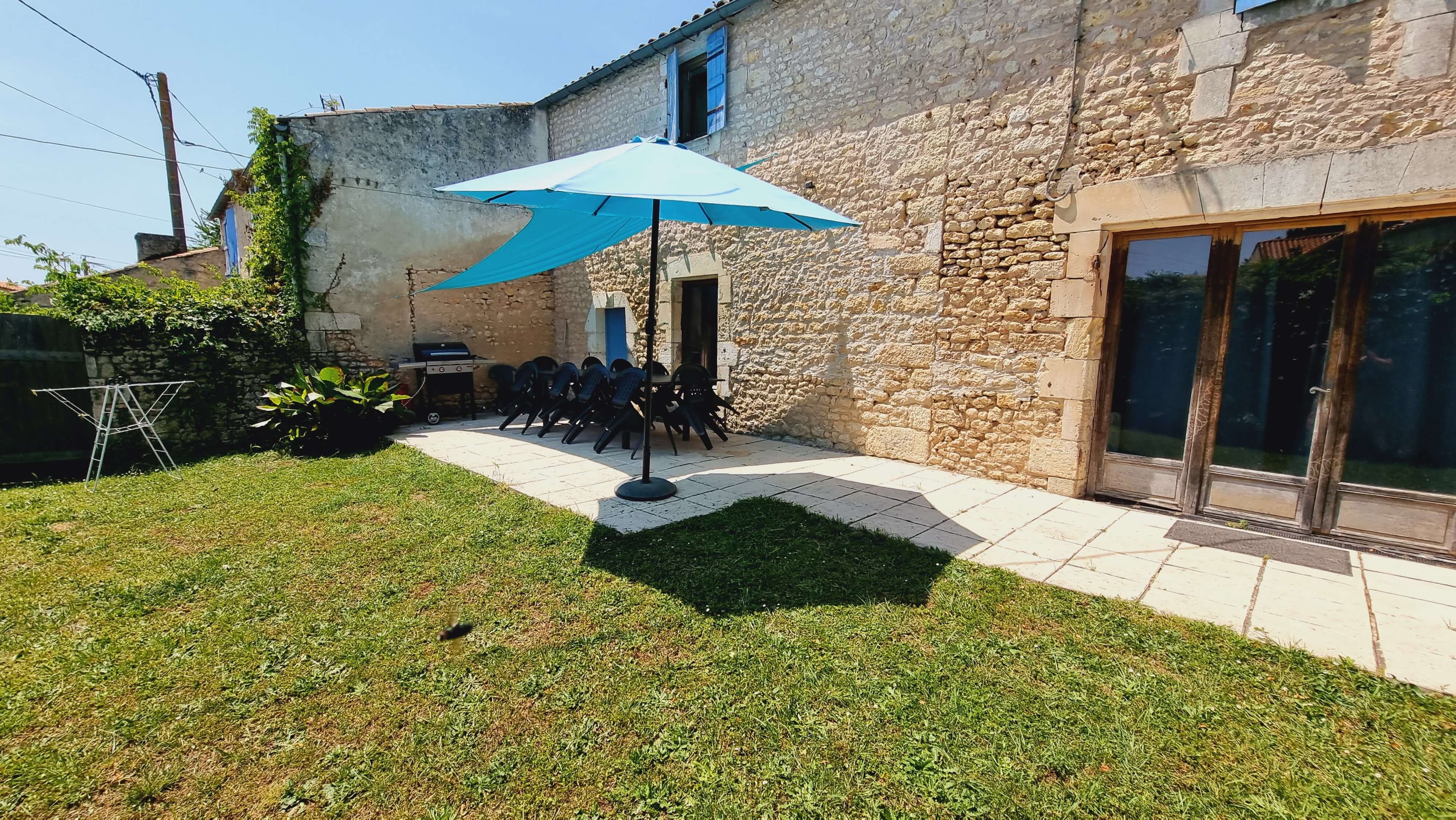 Gite-campagne-charente-vue-jardin (8)