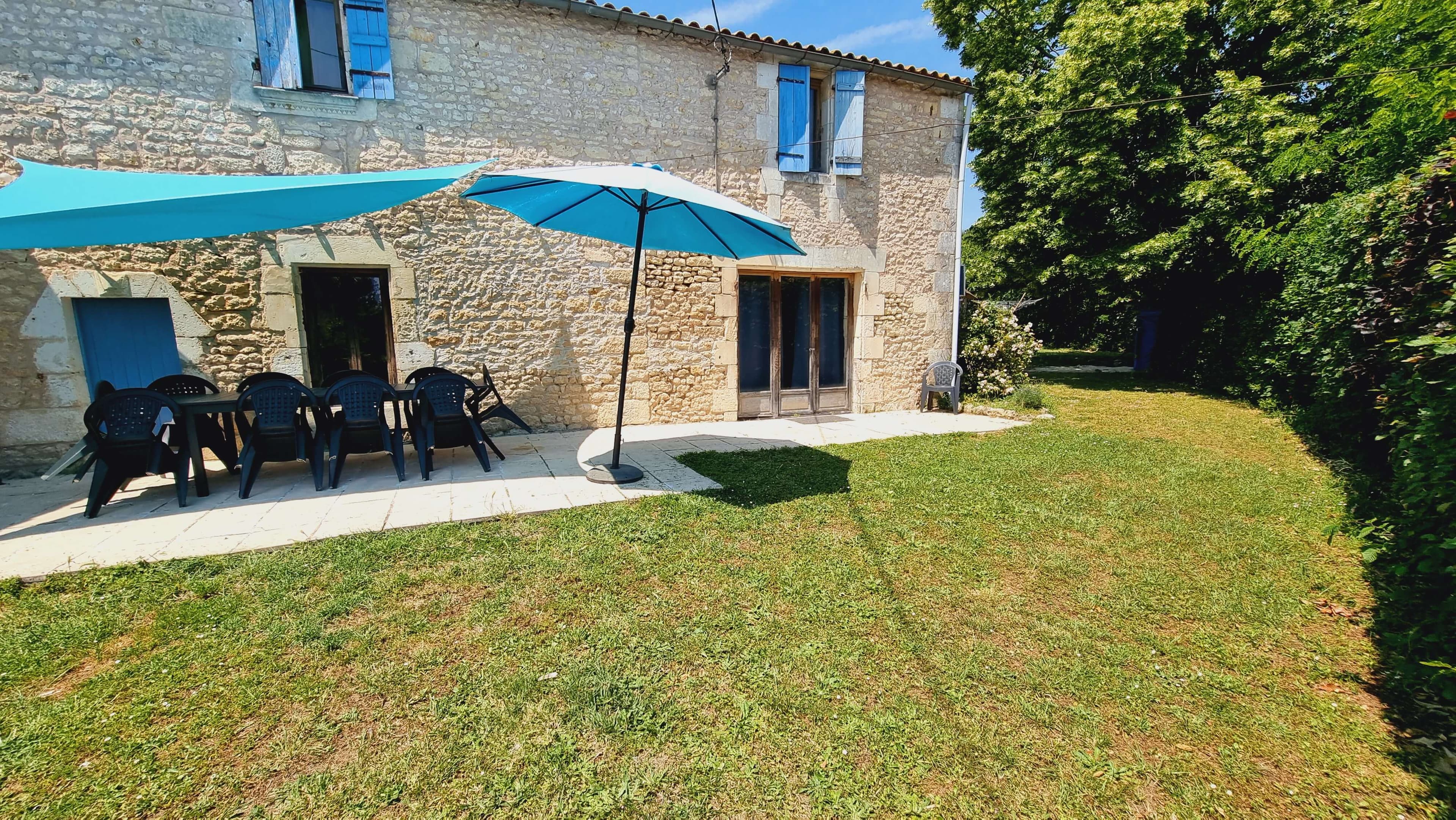 Gite-campagne-charente-vue-jardin (11)