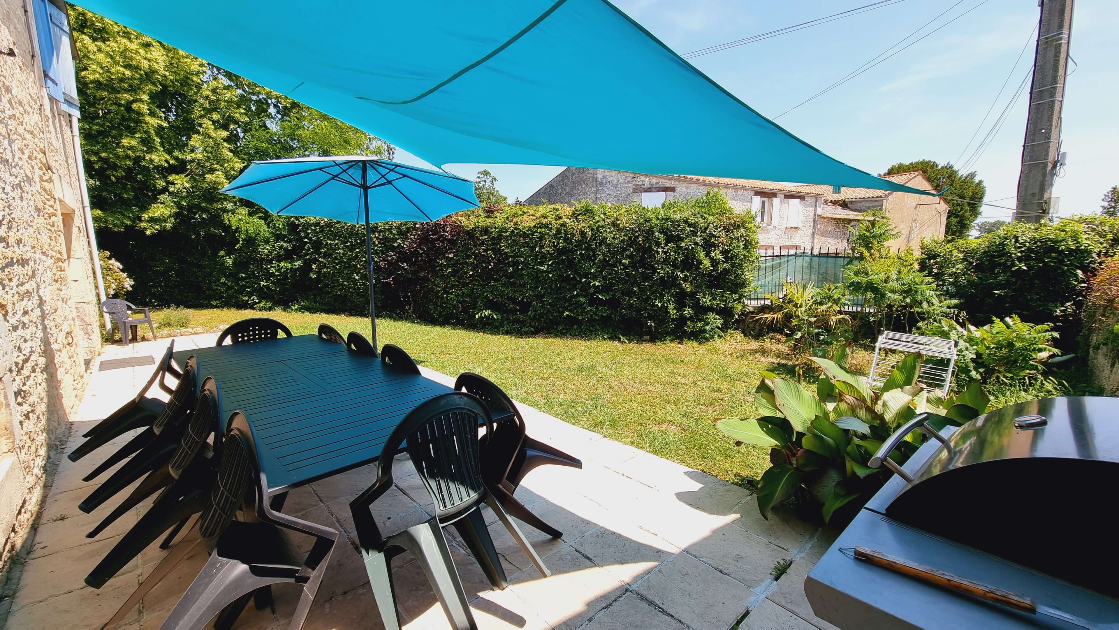 Gite-campagne-charente-vue-jardin (13)