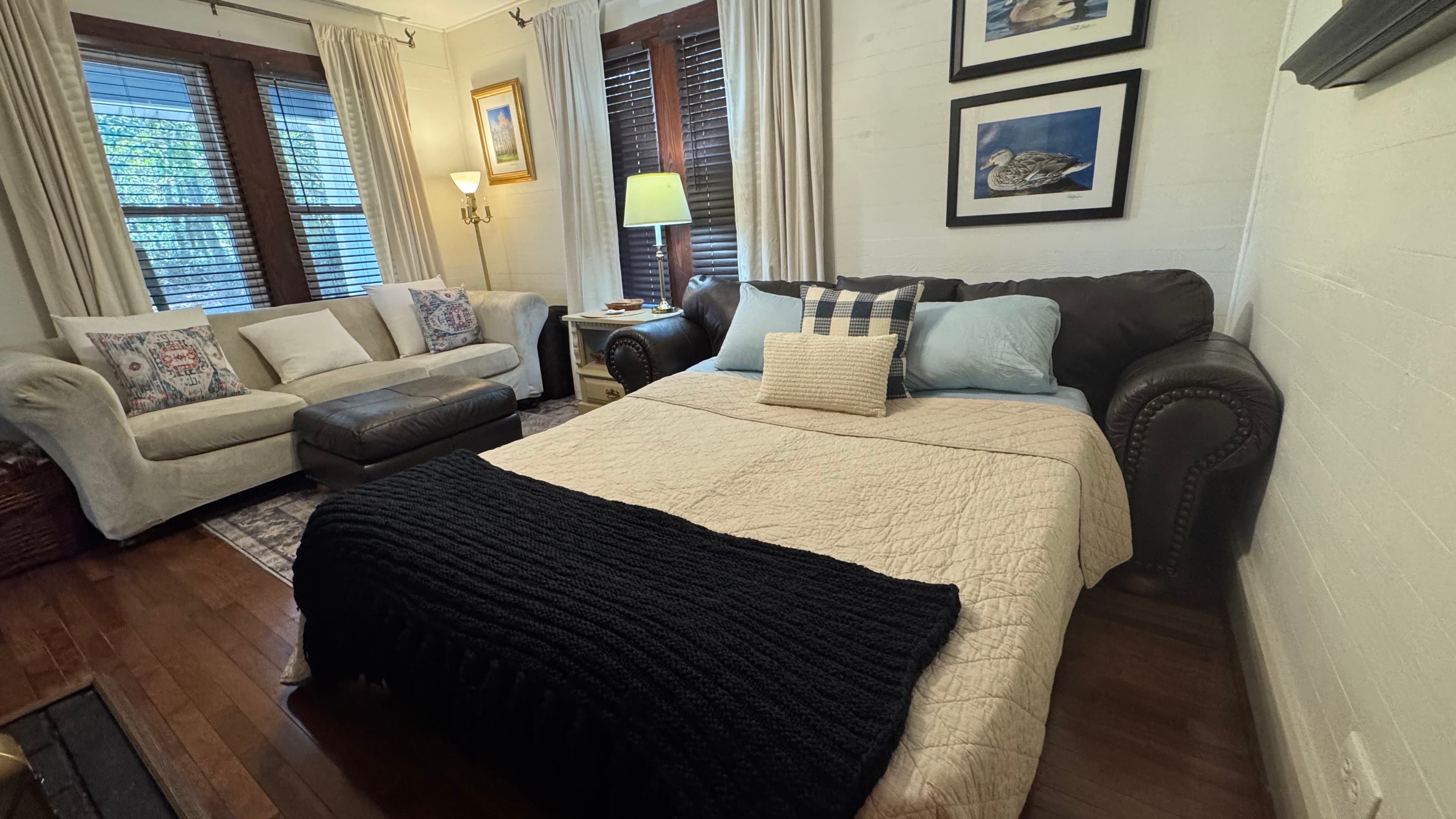 With it’s seperate entrance the den is perfect for a little extra privacy 