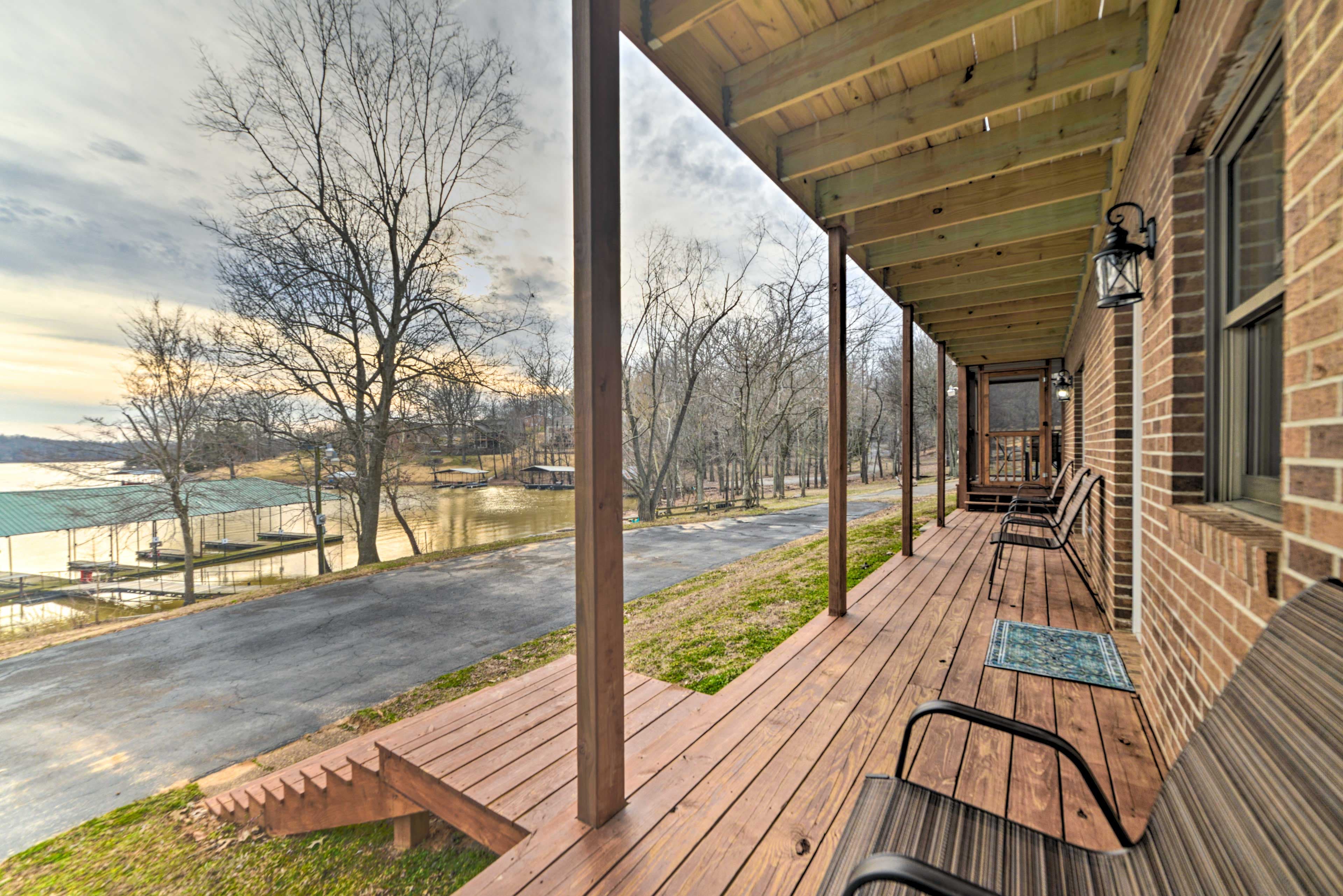 Lower deck