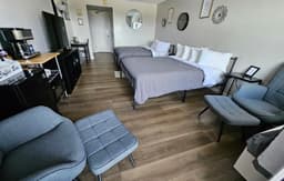 Newly Remodeled Cedar Lodge Room w/ Lake Views!