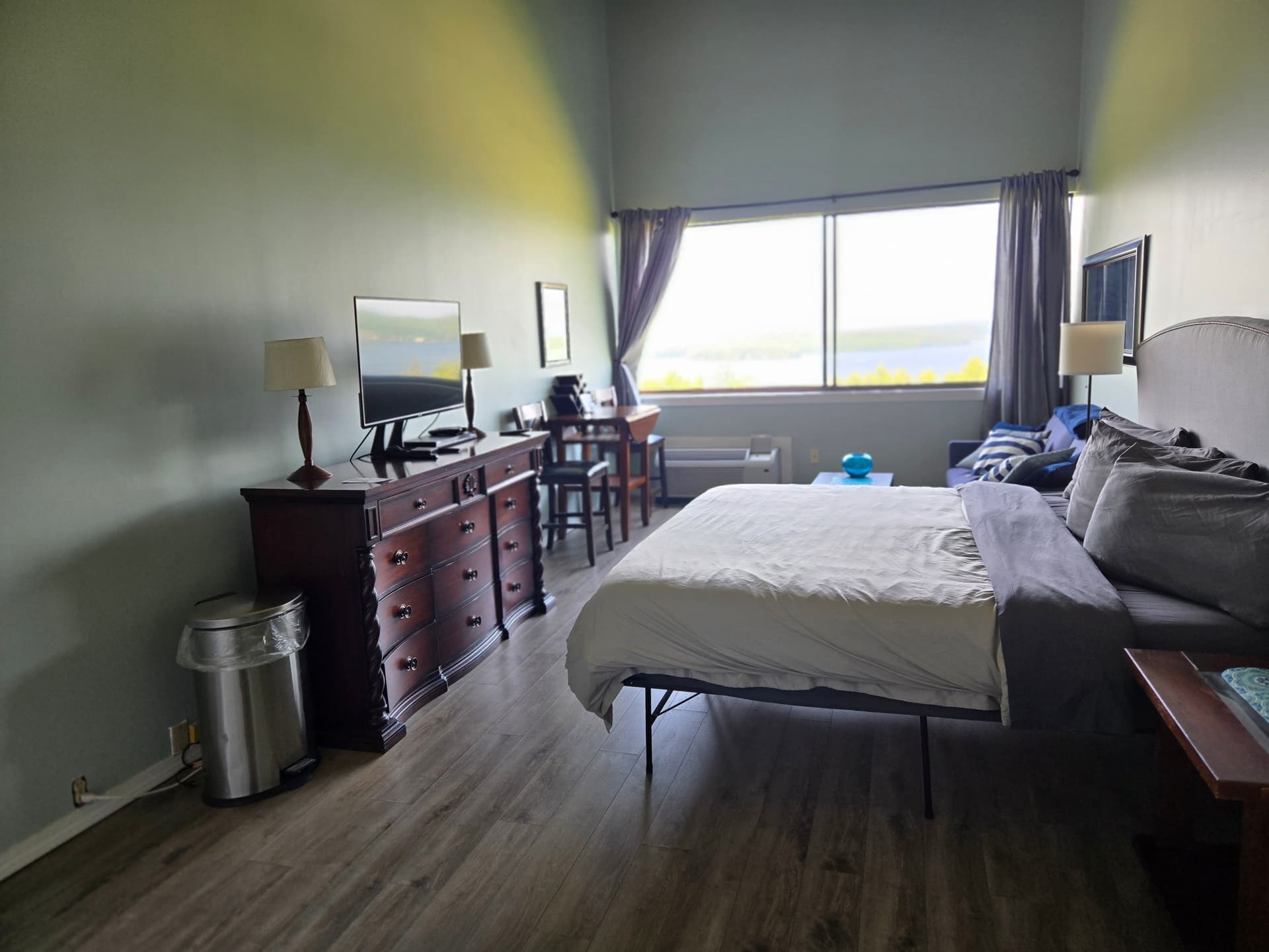 Concerts! Lake Winni Views! Kitchen! Pool! Hot Tub!