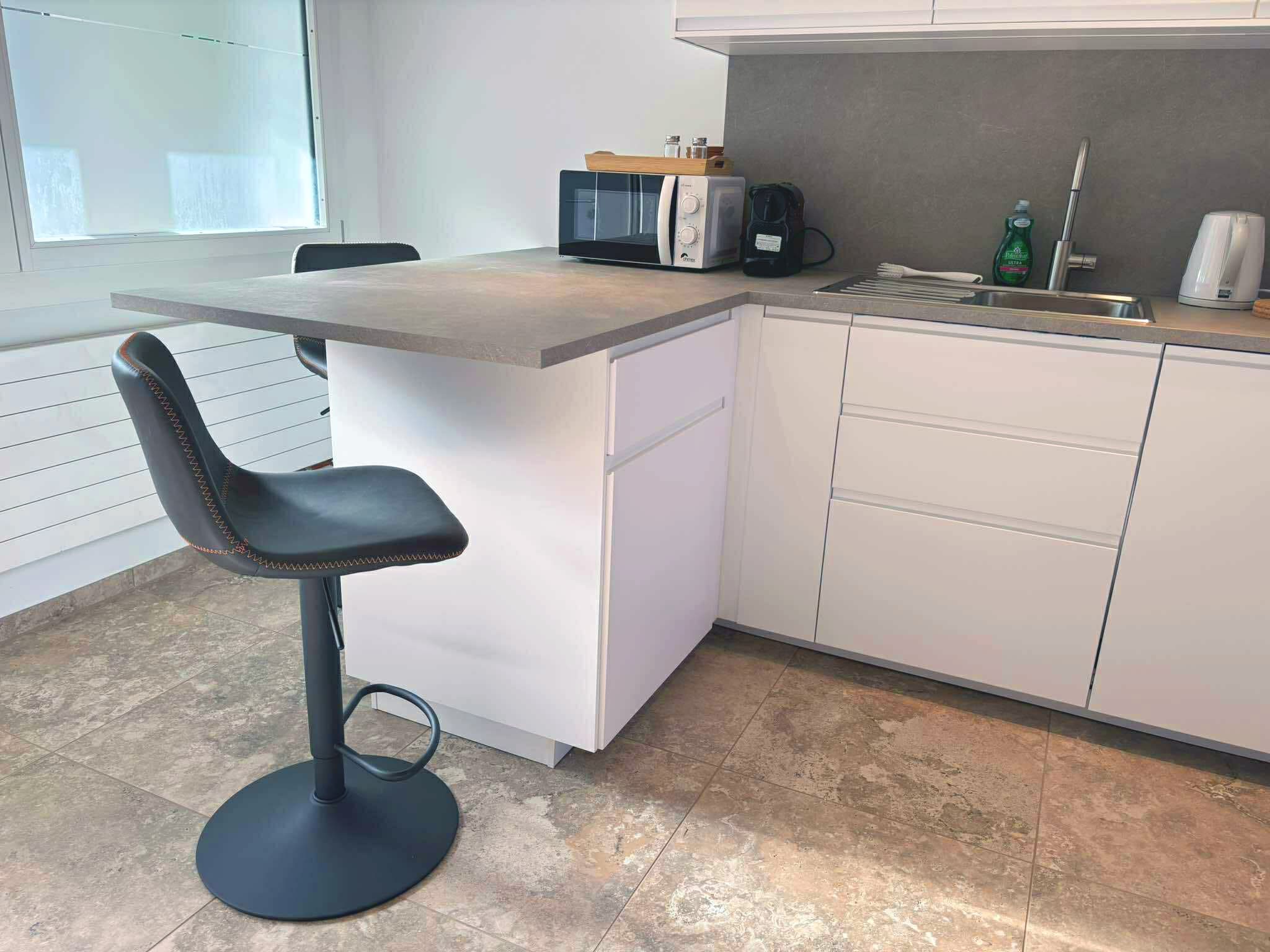 Breakfast Area & Kitchen
