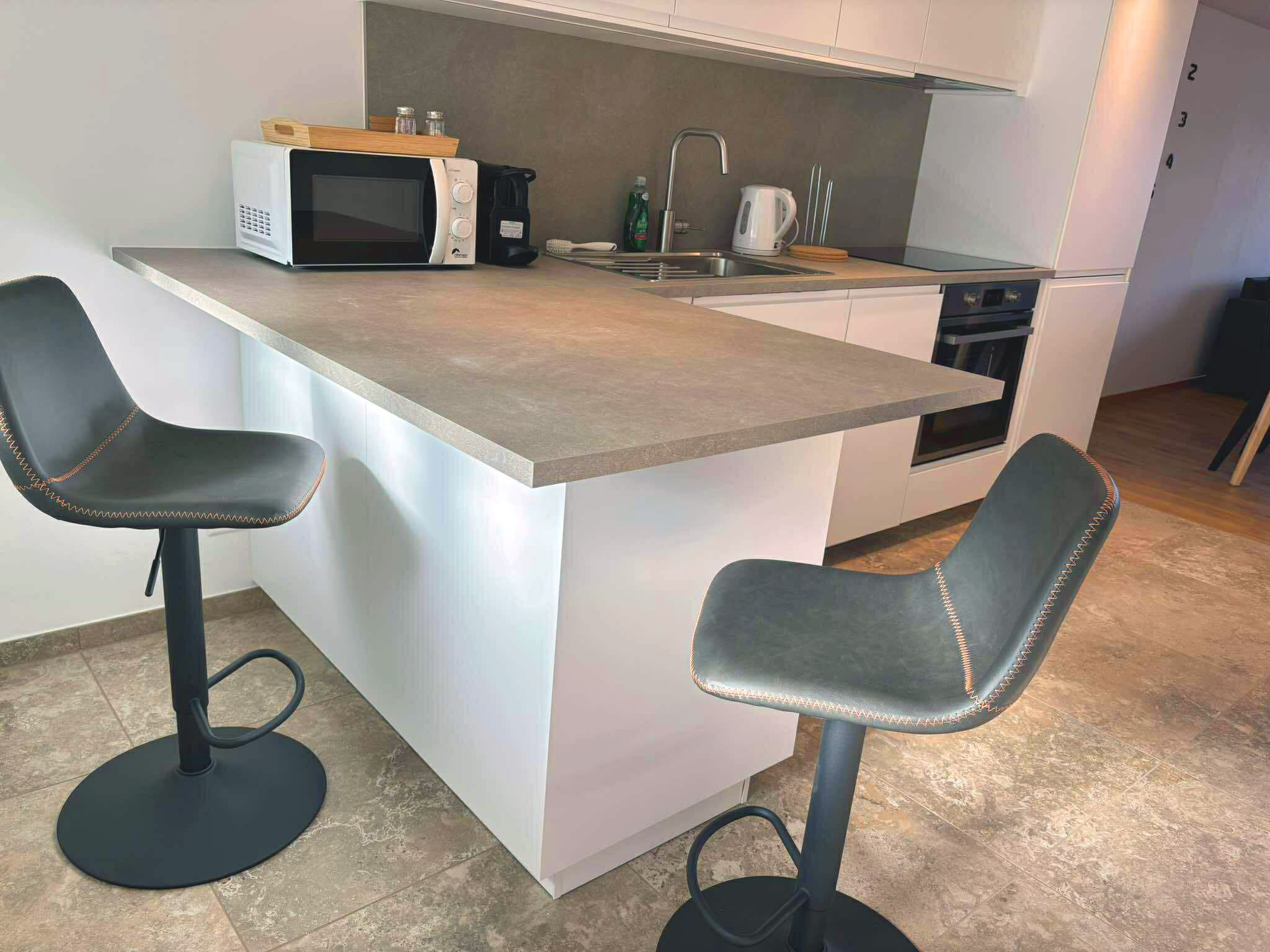 Breakfast Area & Kitchen