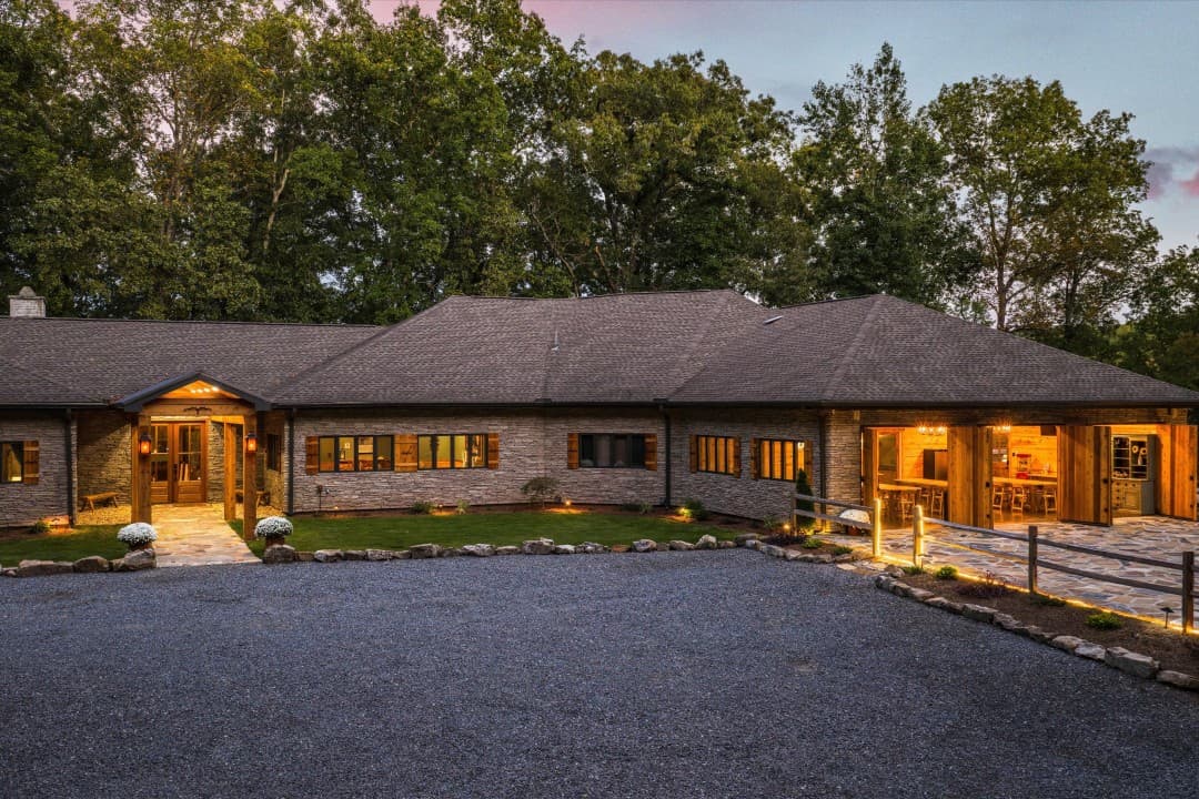 The Lodge at Lake Martin: Sleeps 35