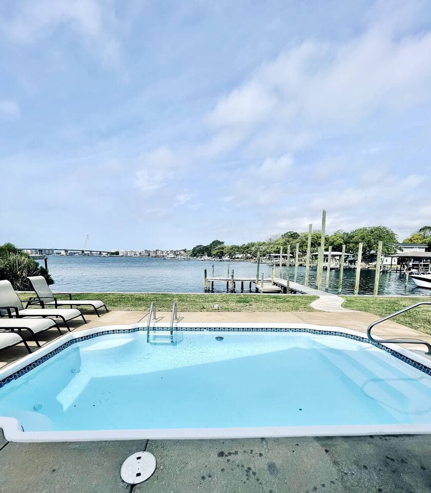 PRIVATE POOL OVERLOOKING THE INTERCOASTAL SOUND WITH AWESOME SUNSETS!!!  