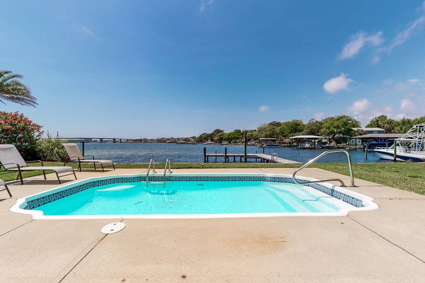
Deep PROTECTED Waterfront Paradise | Private Pool | Deep Water Dock for your boats and wave-runners

Escape to this stunning waterfront retreat, perfect for boaters, wave-runners and anglers.
