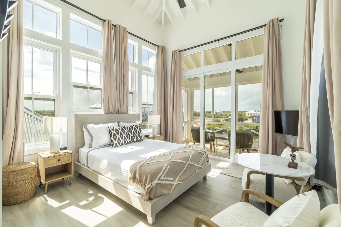 Onda Belize & Pool Club at Mahogany Bay