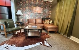 Bigfoot Bungalow-1BD/1BA/Balcony-Downtown RS