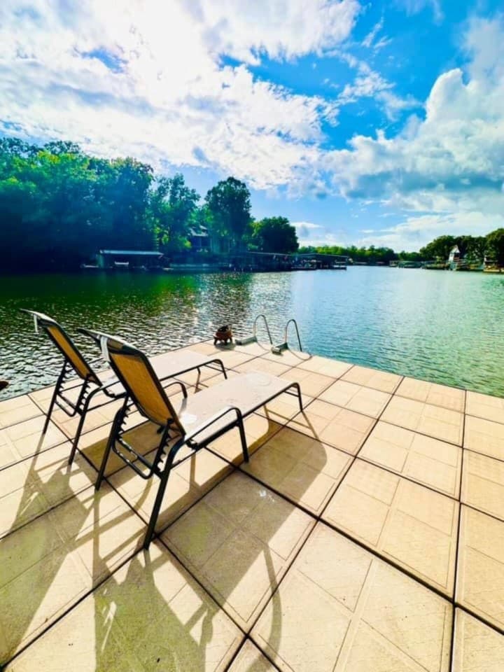 Lakefront Oasis Sunrise Beach