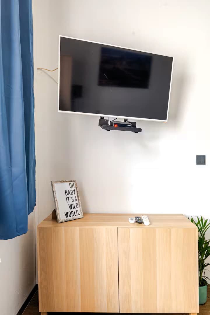 SmartTV bedroom