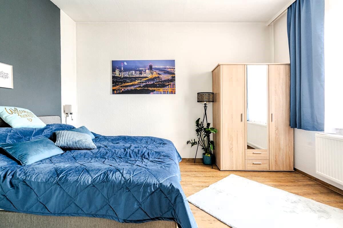 Bedroom & Wardrobe