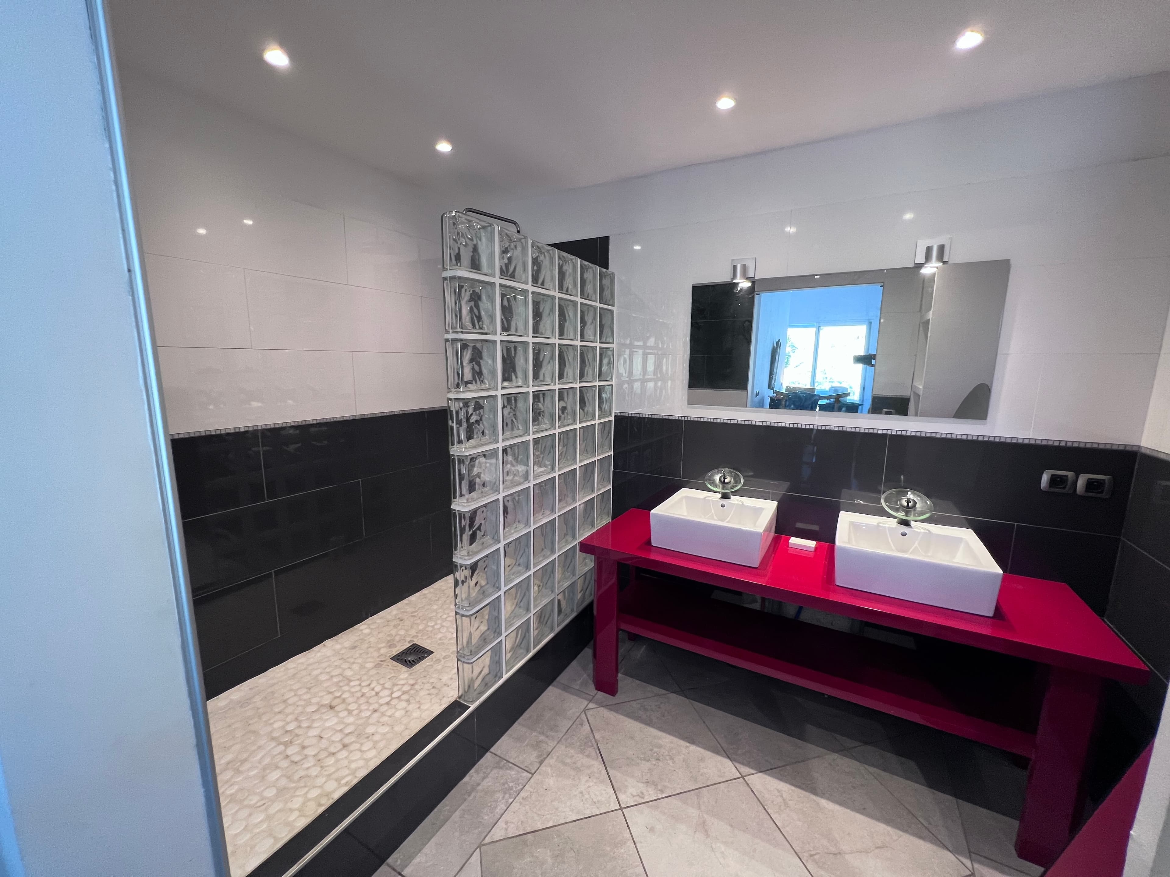 Salle de bain 1 - VILLA CHILL & RELAX - Conciergerie SHIVAKEYS - SAINT MARTIN