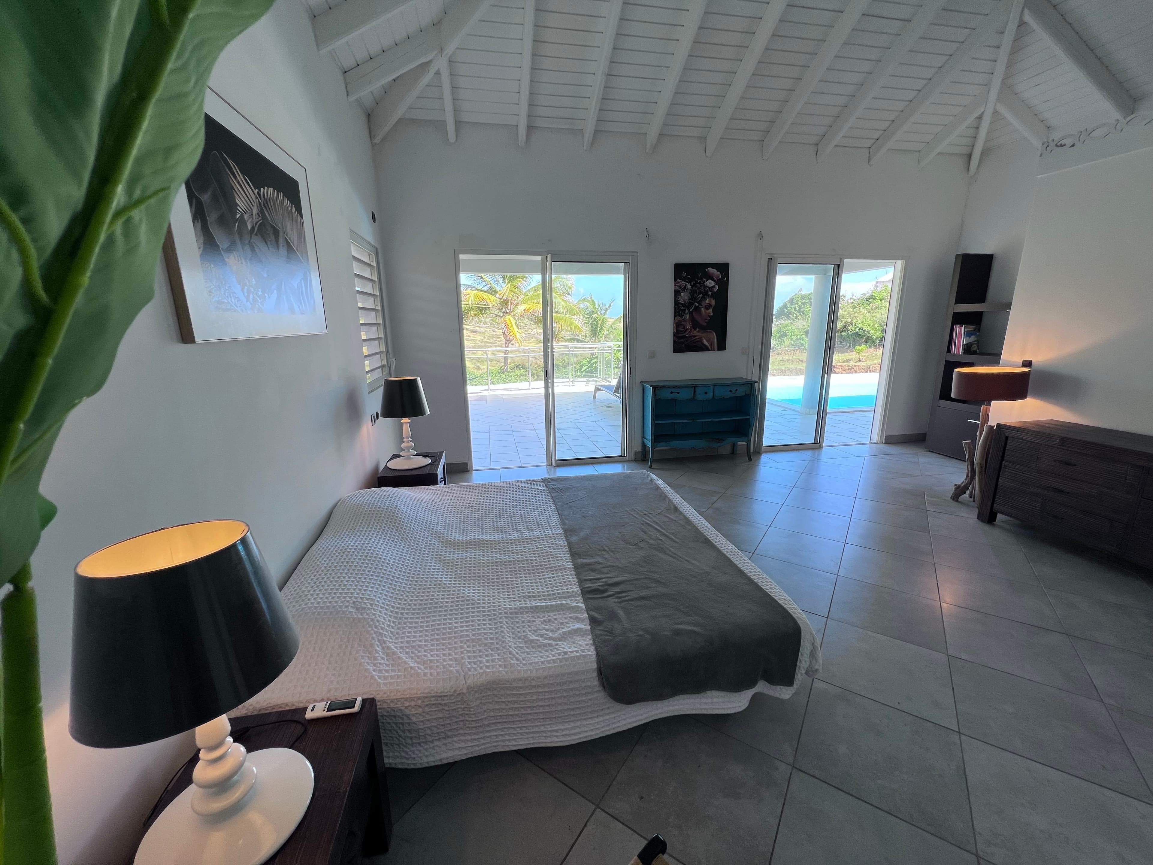 Chambre 1 vue Piscine - VILLA CHILL & RELAX - Conciergerie SHIVAKEYS - SAINT MARTIN