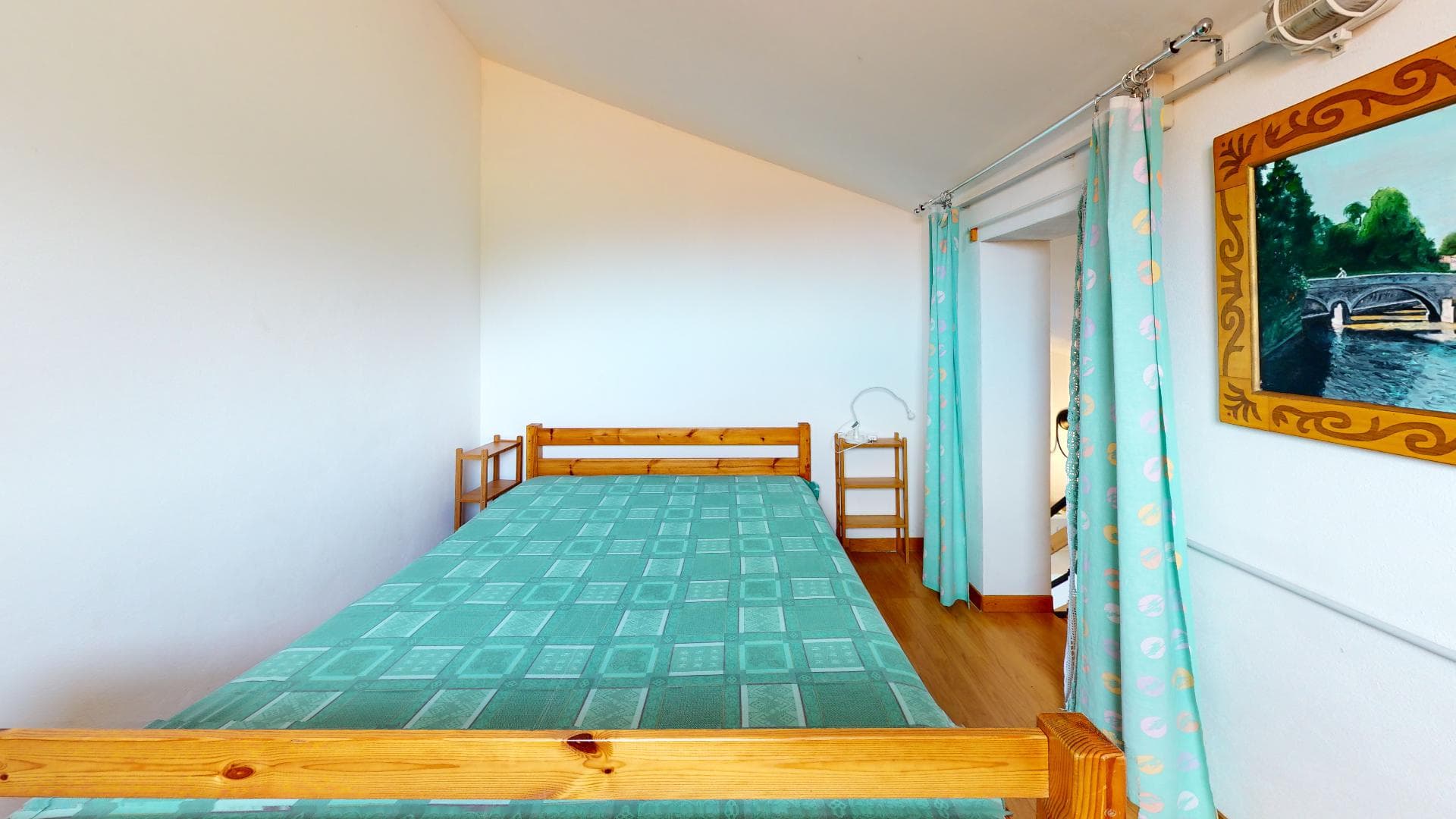 green bedroom queen size for your child or a couple of friend joining the holiday