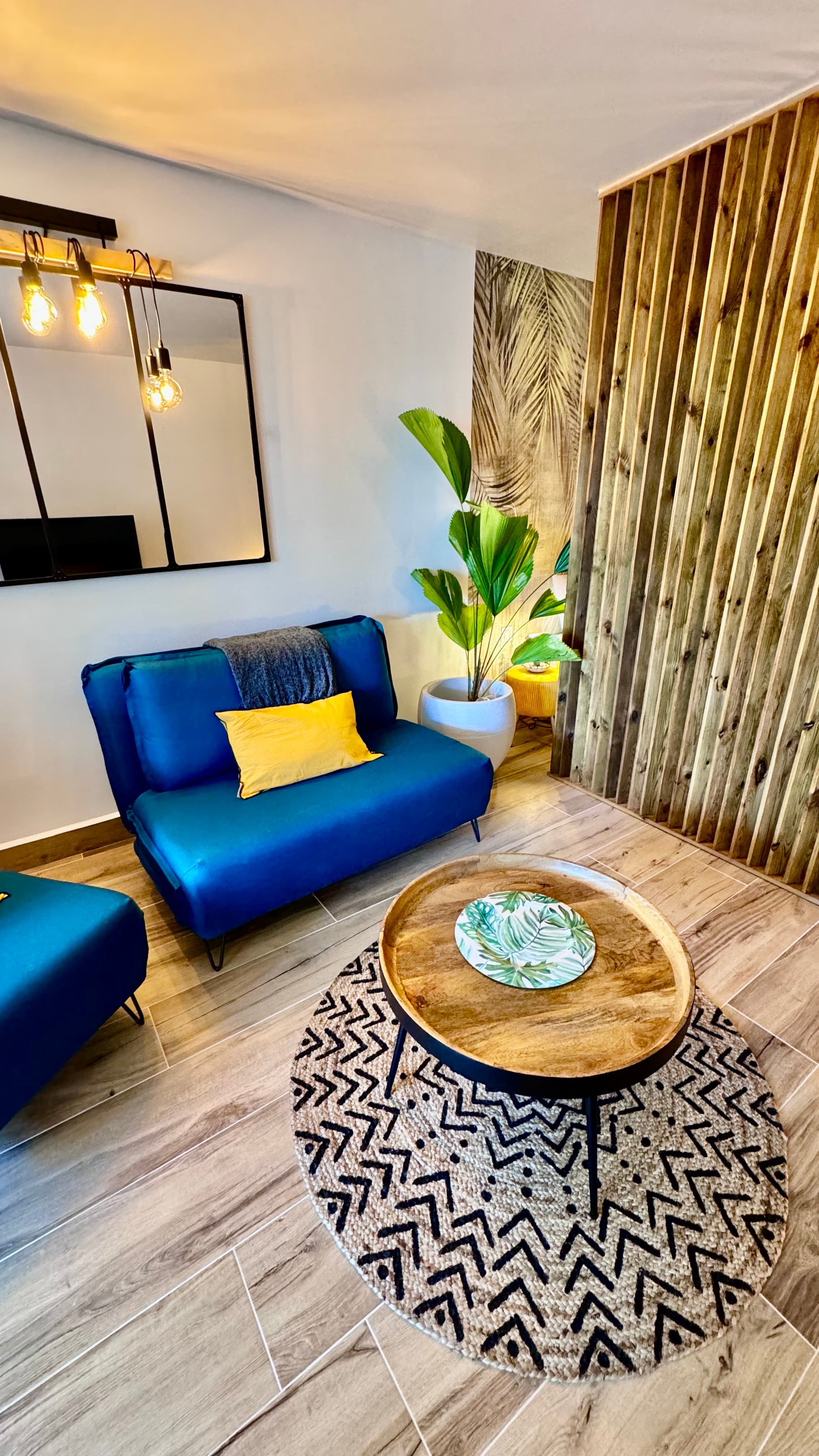 Salon vue claustra - Studio TI KAZ BONNEUW - Village Vacances Sainte Anne GUADELOUPE - Conciergerie