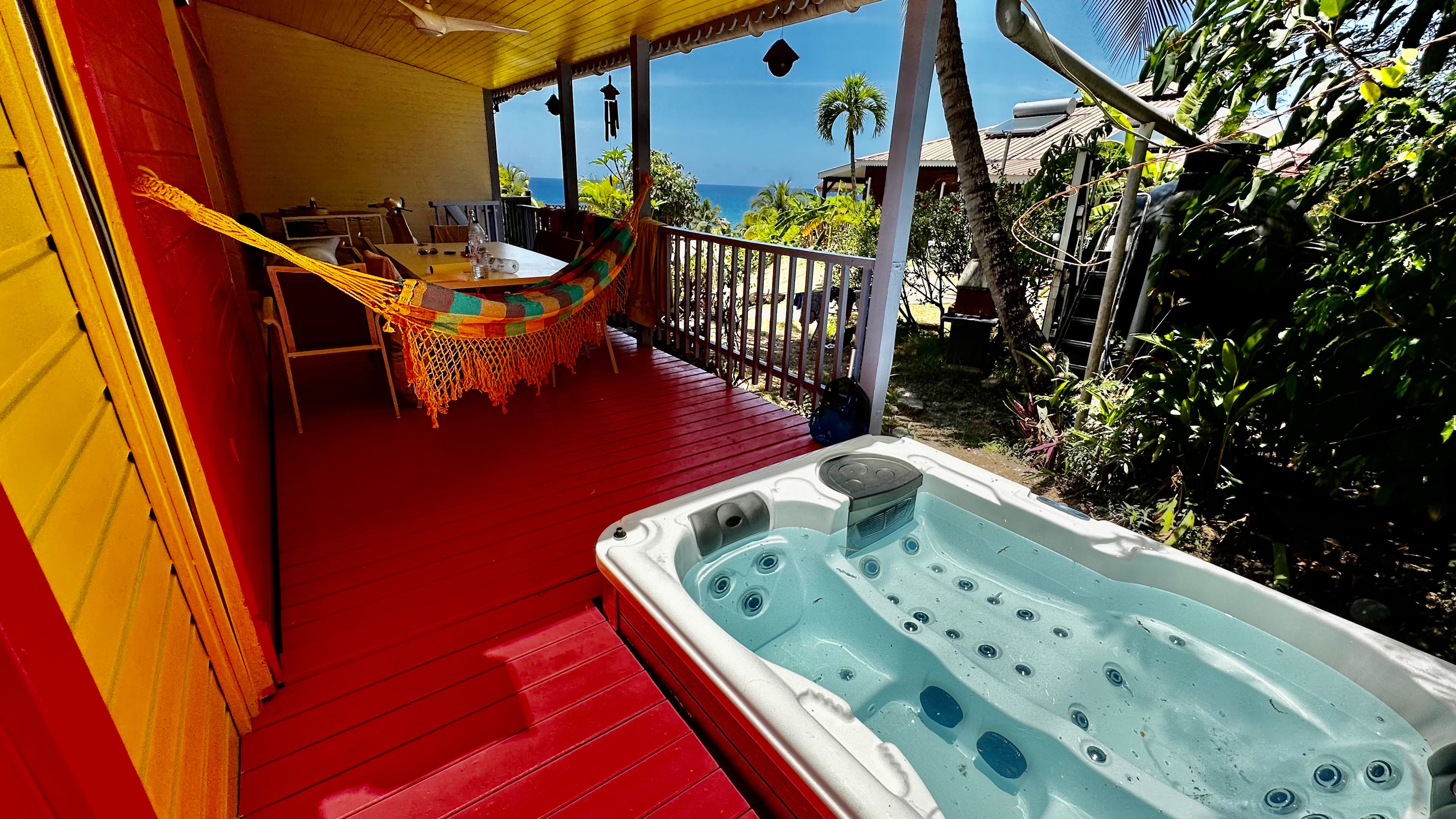 Jacuzi vue mer Ti Kaz Coco Jungle - Bouillante- Basse Terre - Guadeloupe- Conciergerie SHIVAKEYS