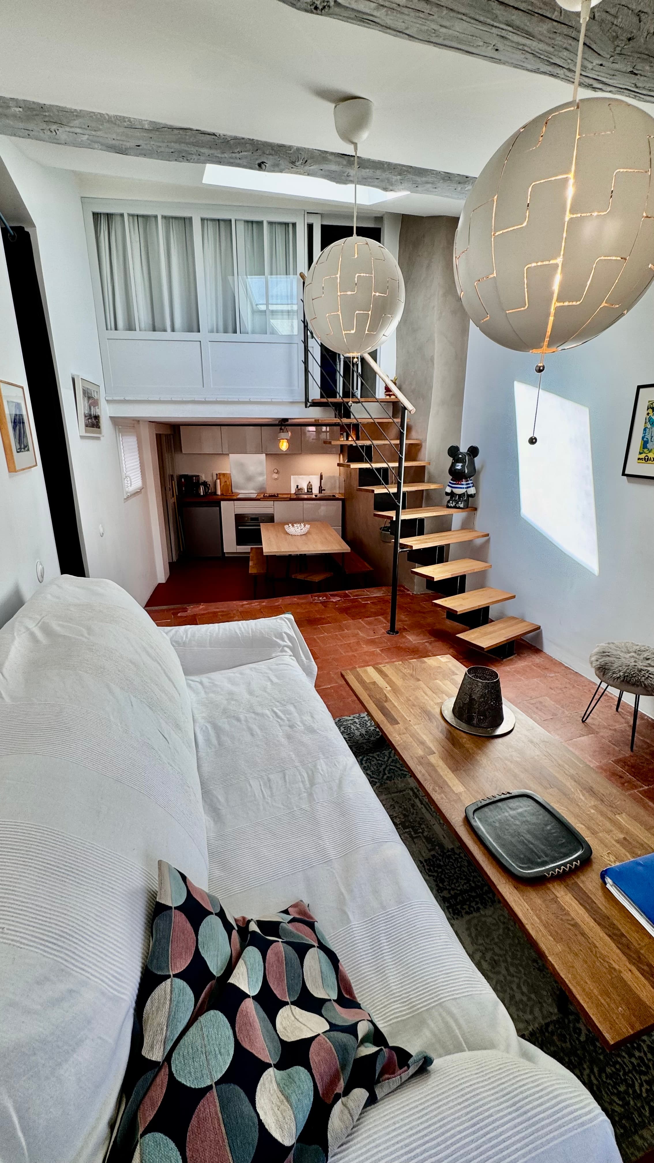Salon vue 2- Duplex Artist Cocon - Aix-en-Provence - Conciergerie SHIVAKEYS