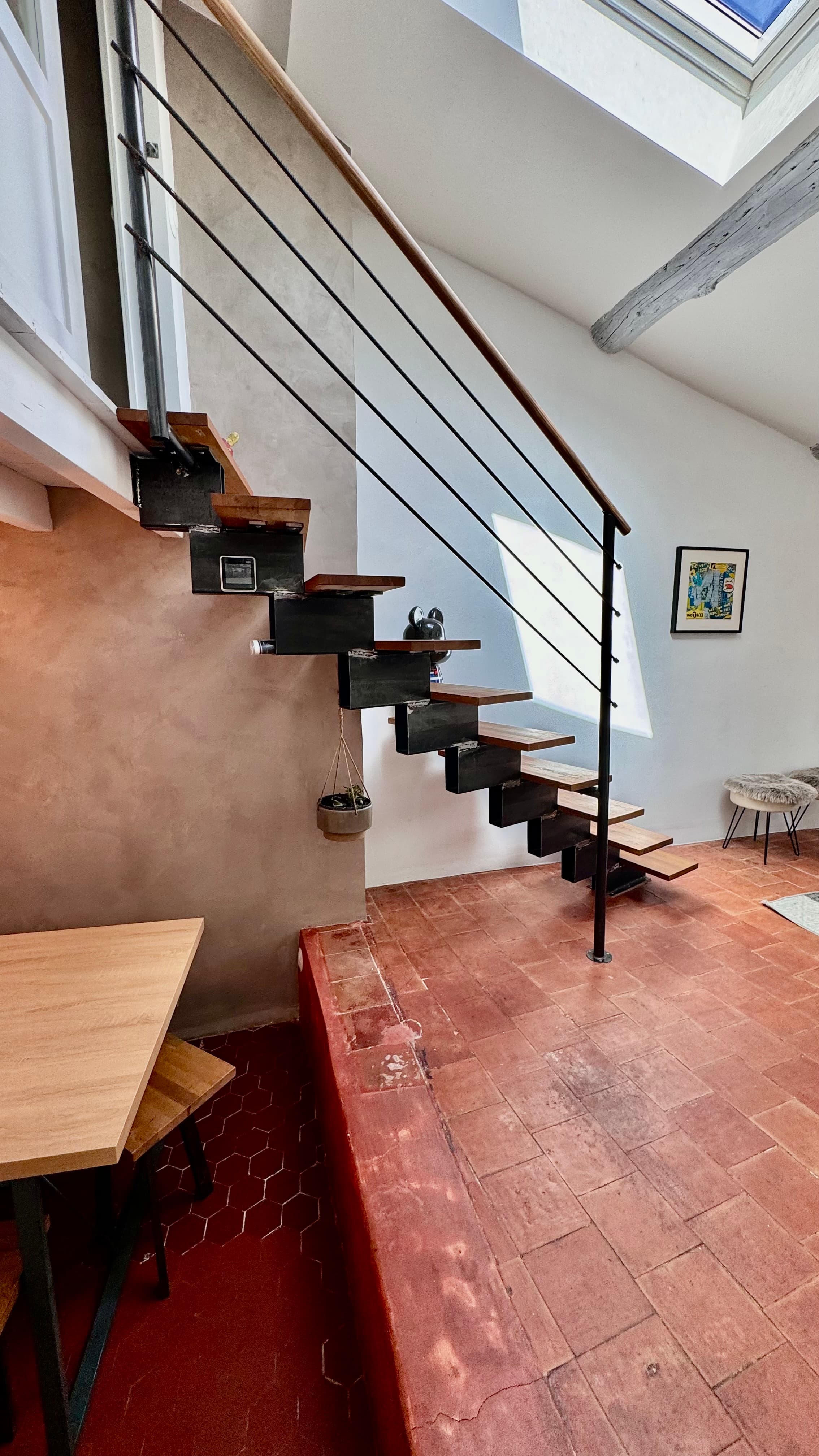 Chambre 2 escalier d'accès - Duplex Artist Cocon - Aix-en-Provence - Conciergerie SHIVAKEYS