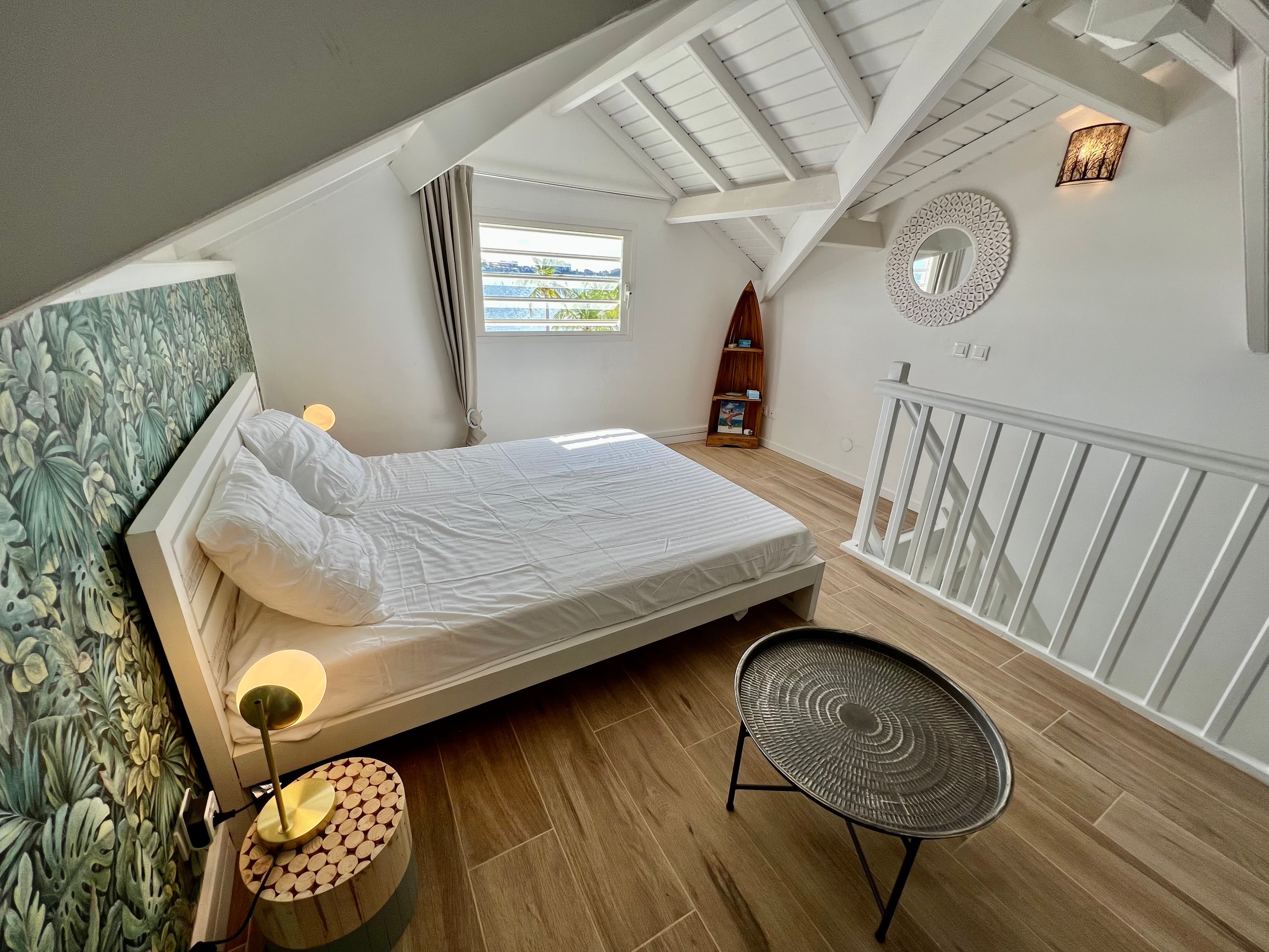 Grande chambre vue mer lit Queen size à l'étage-Duplex LA JUNGLE BLEUE - Résidence Anse MARGOT - 