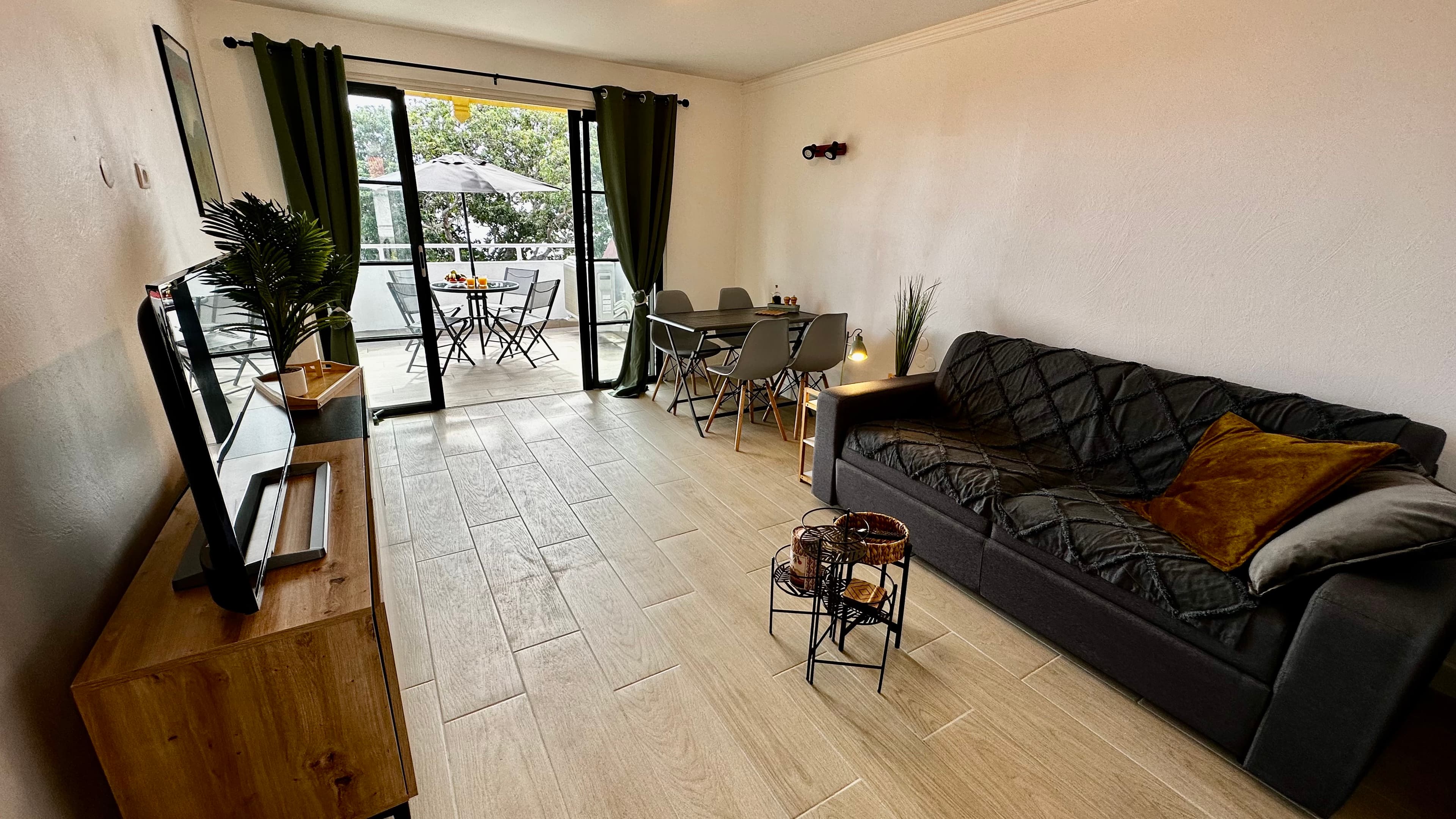 Salon vue sur terrasse - Ti kaz Coco Passion - PIERRE & VACANCES Sainte Anne Guadeloupe - Concierger