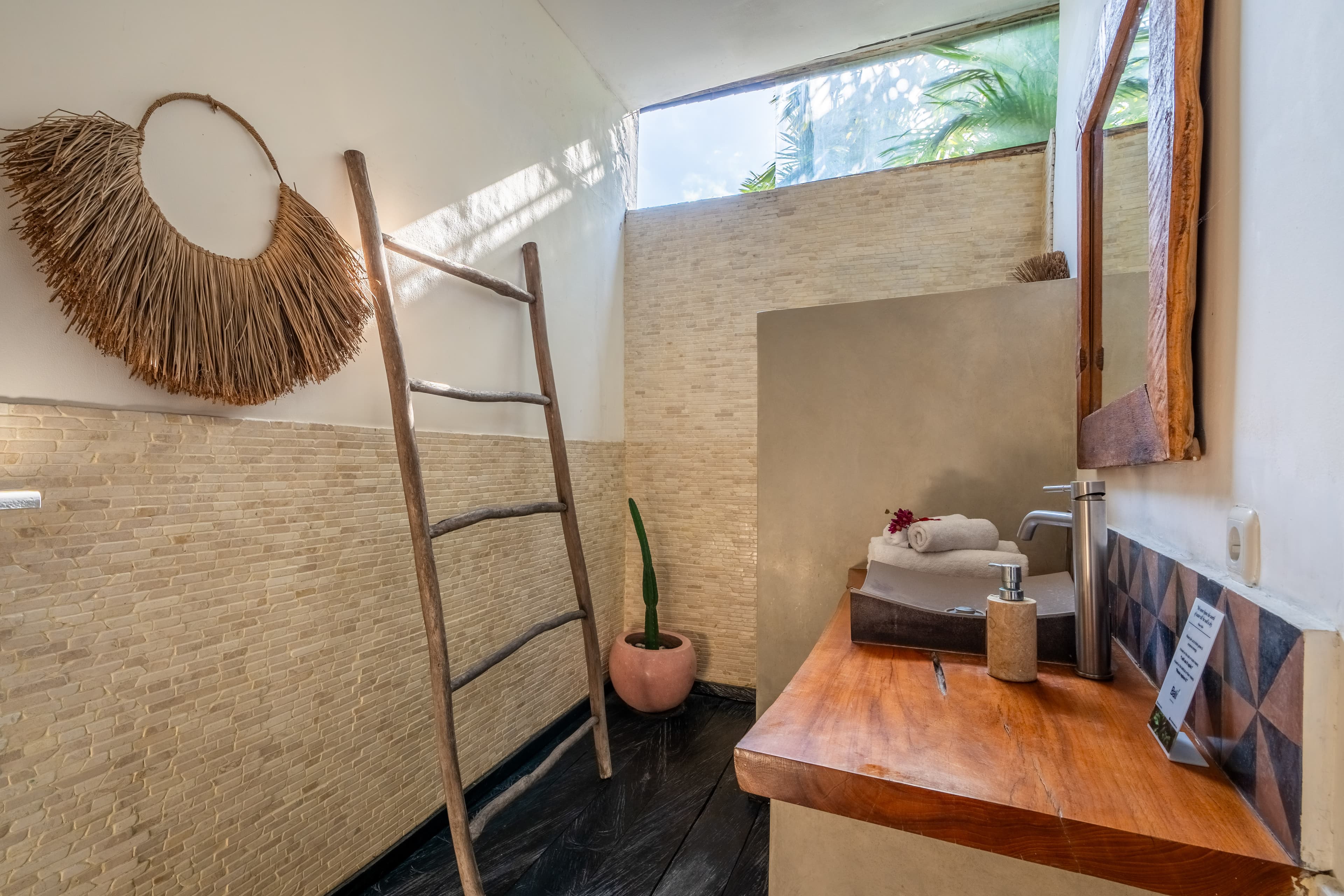 Chambre 2 - Salle de bain vue 1 - Villa SHAKTI Canggu - BALI