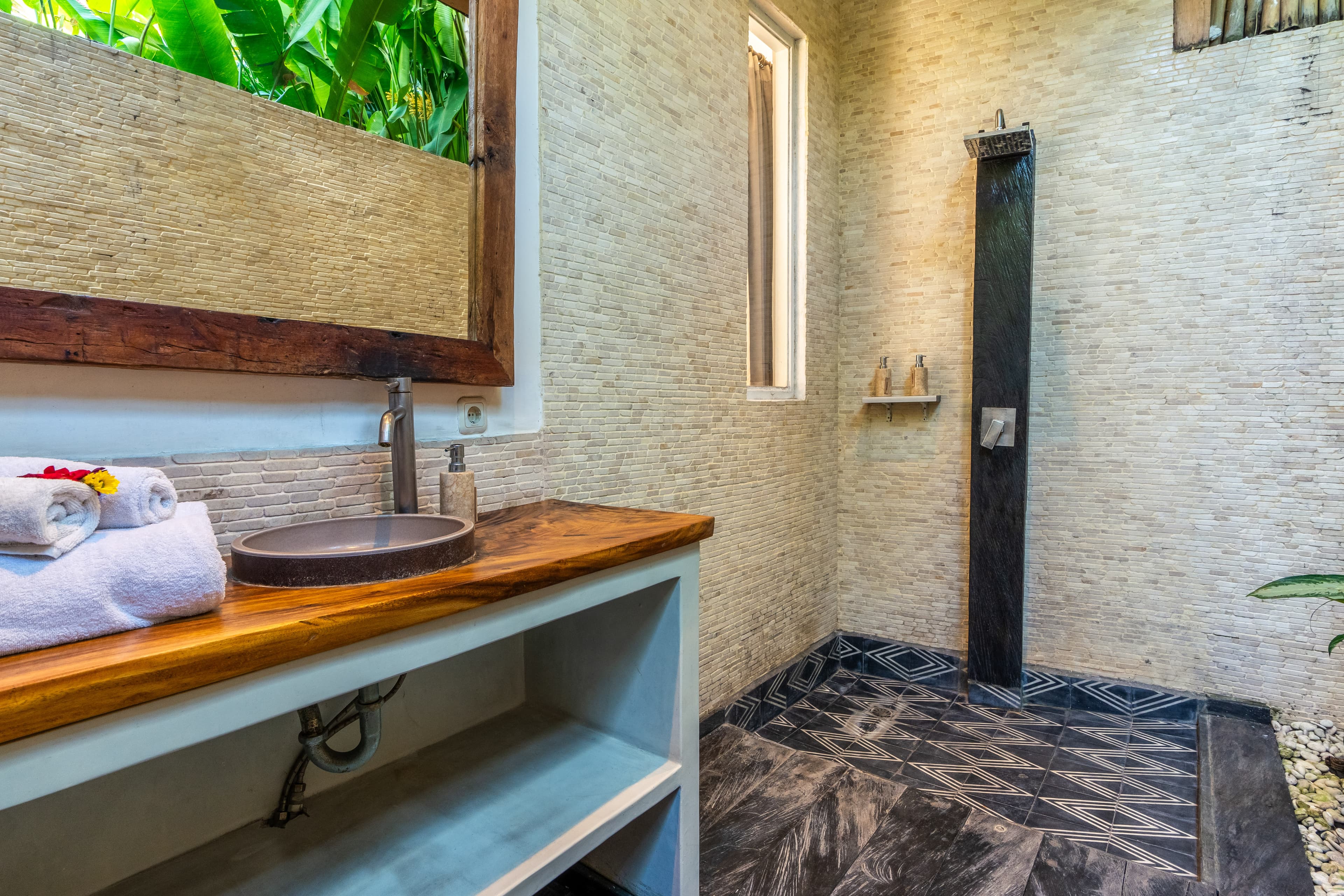 Chambre 3 - Sdb vue 1 - Villa SHAKTI Canggu - BALI