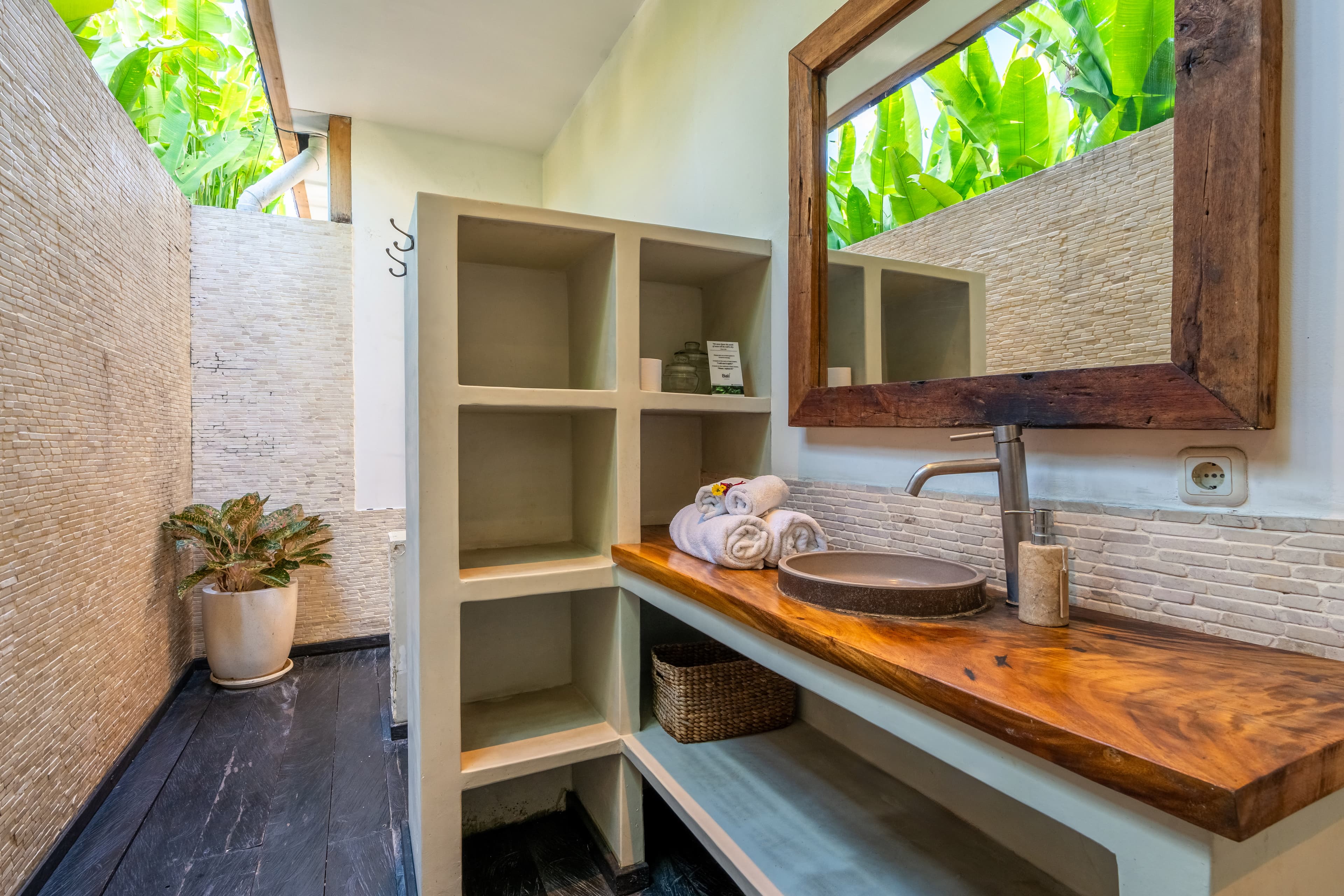 Chambre 3 - Sdb vue 2 - Villa SHAKTI Canggu - BALI