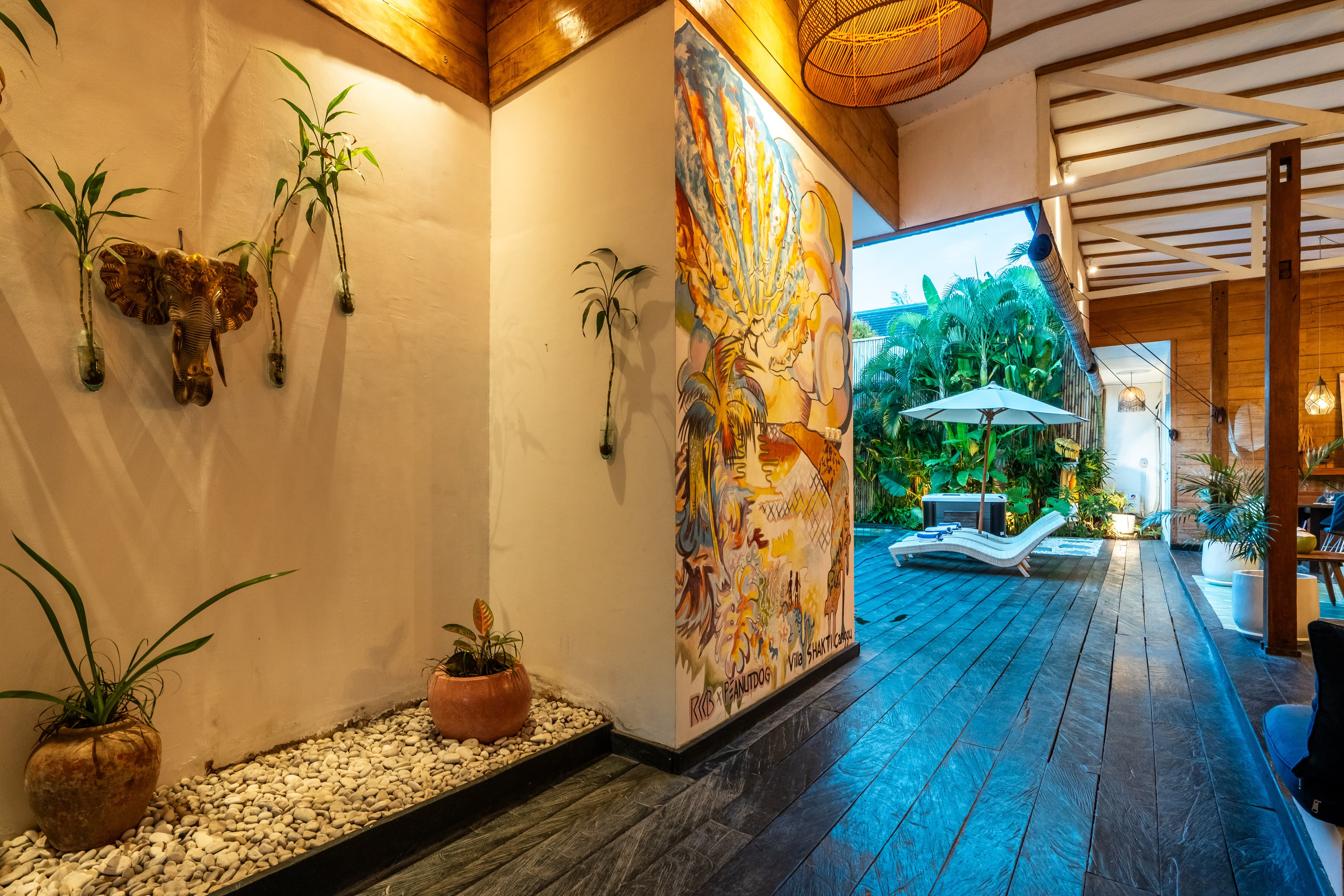 Entrée by night - Villa SHAKTI Canggu - BALI