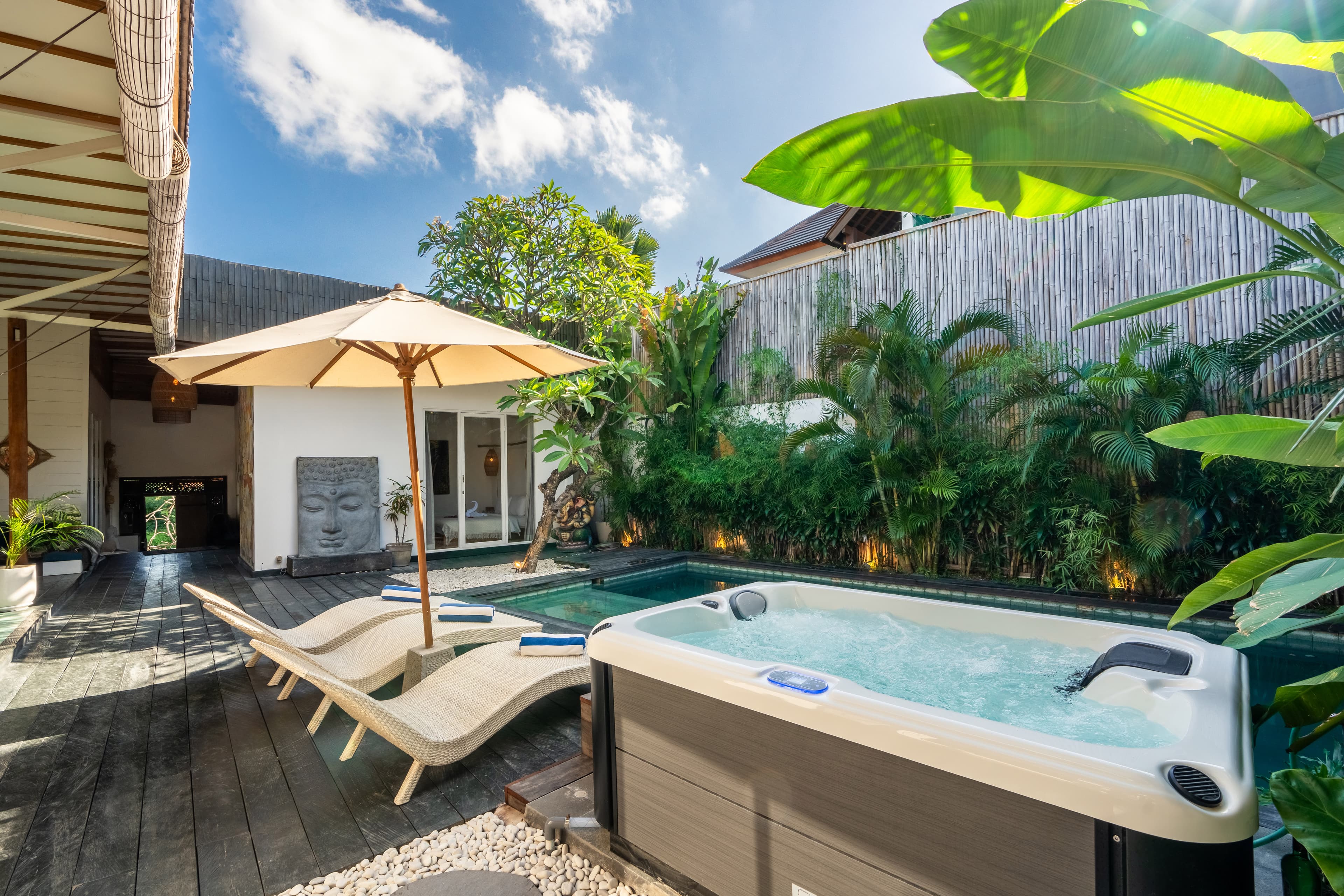 Jacuzzi vue 1 - Villa SHAKTI Canggu - BALI