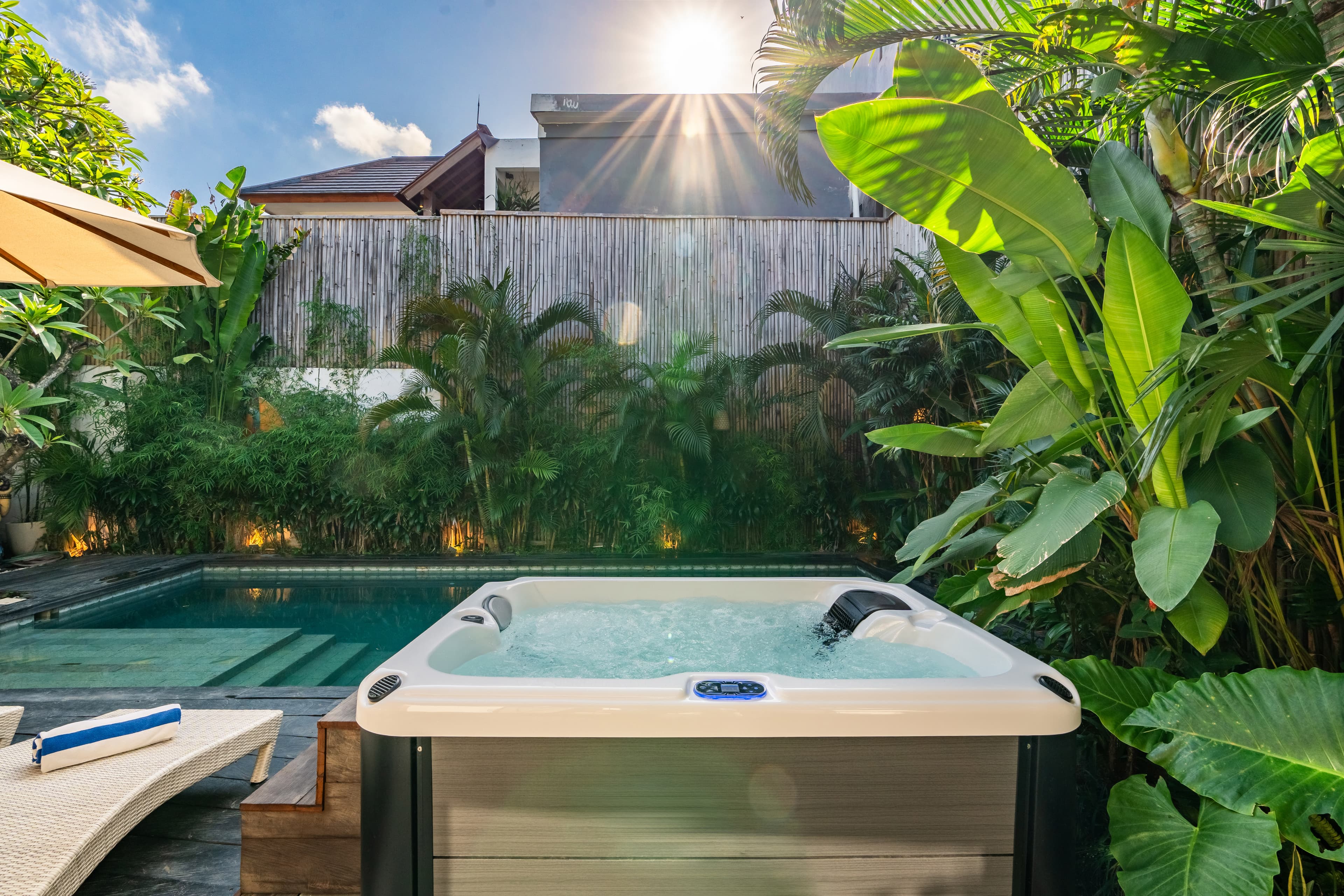 Jacuzzi vue 2 - Villa SHAKTI Canggu - BALI