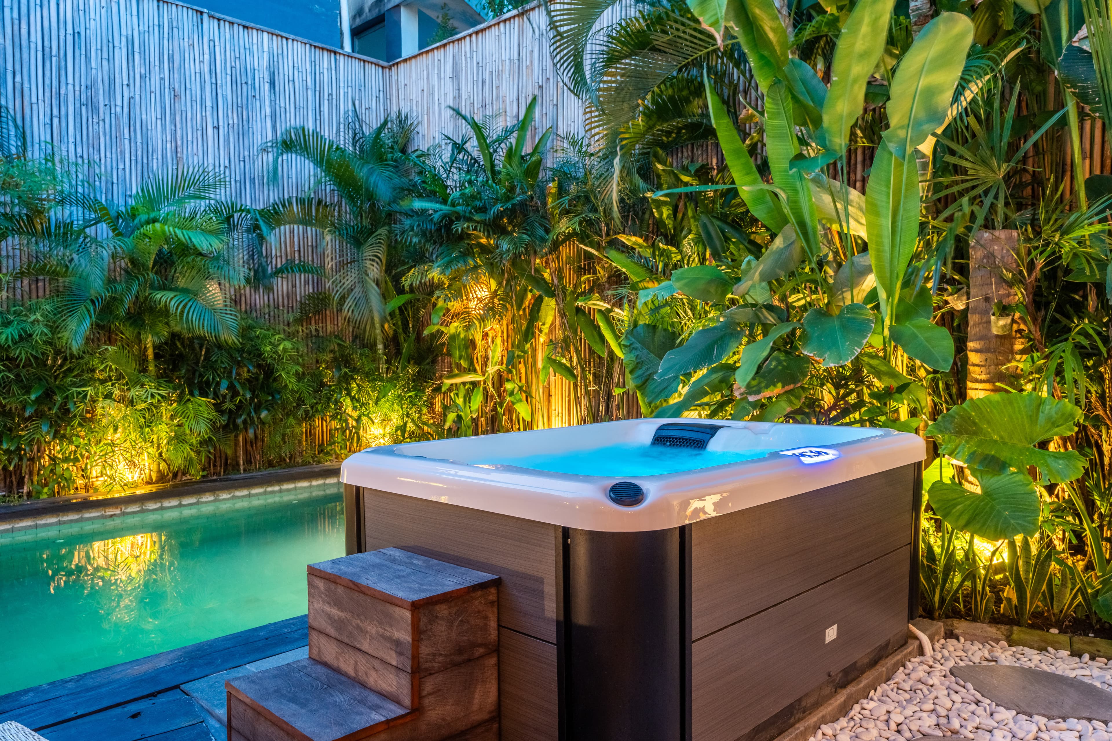 Jacuzzi vue 2 by night - Villa SHAKTI Canggu - BALI