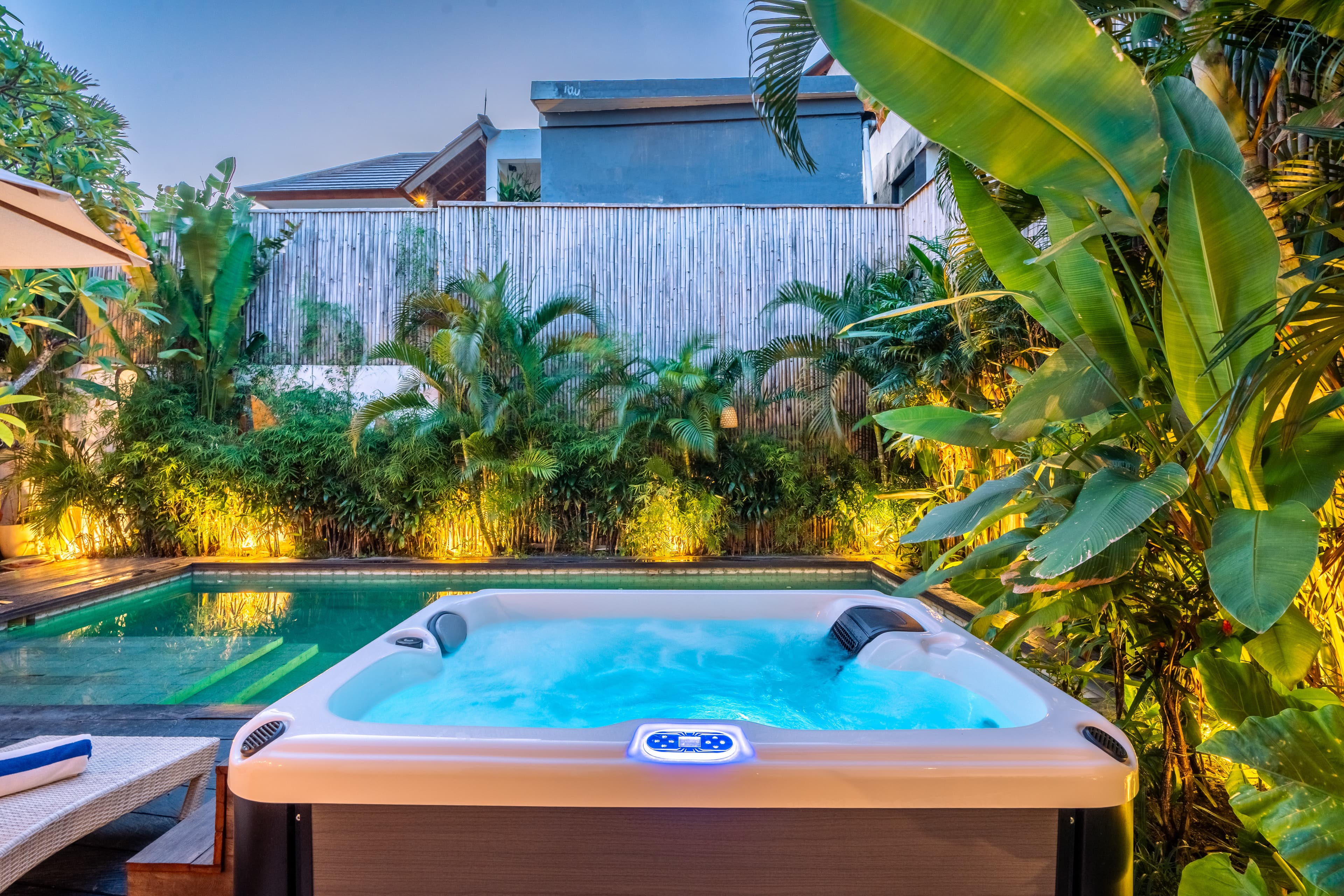 Jacuzzy by night - Villa SHAKTI Canggu - BALI