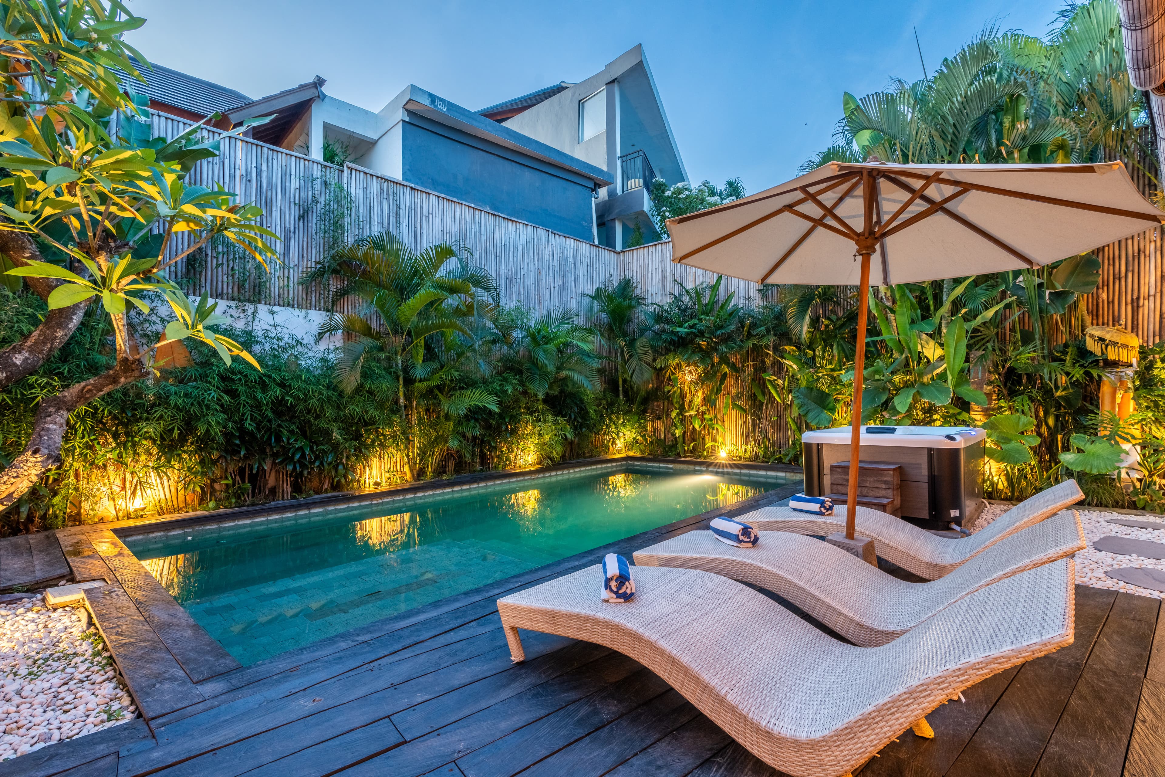 Piscine by night - Villa SHAKTI Canggu - BALI