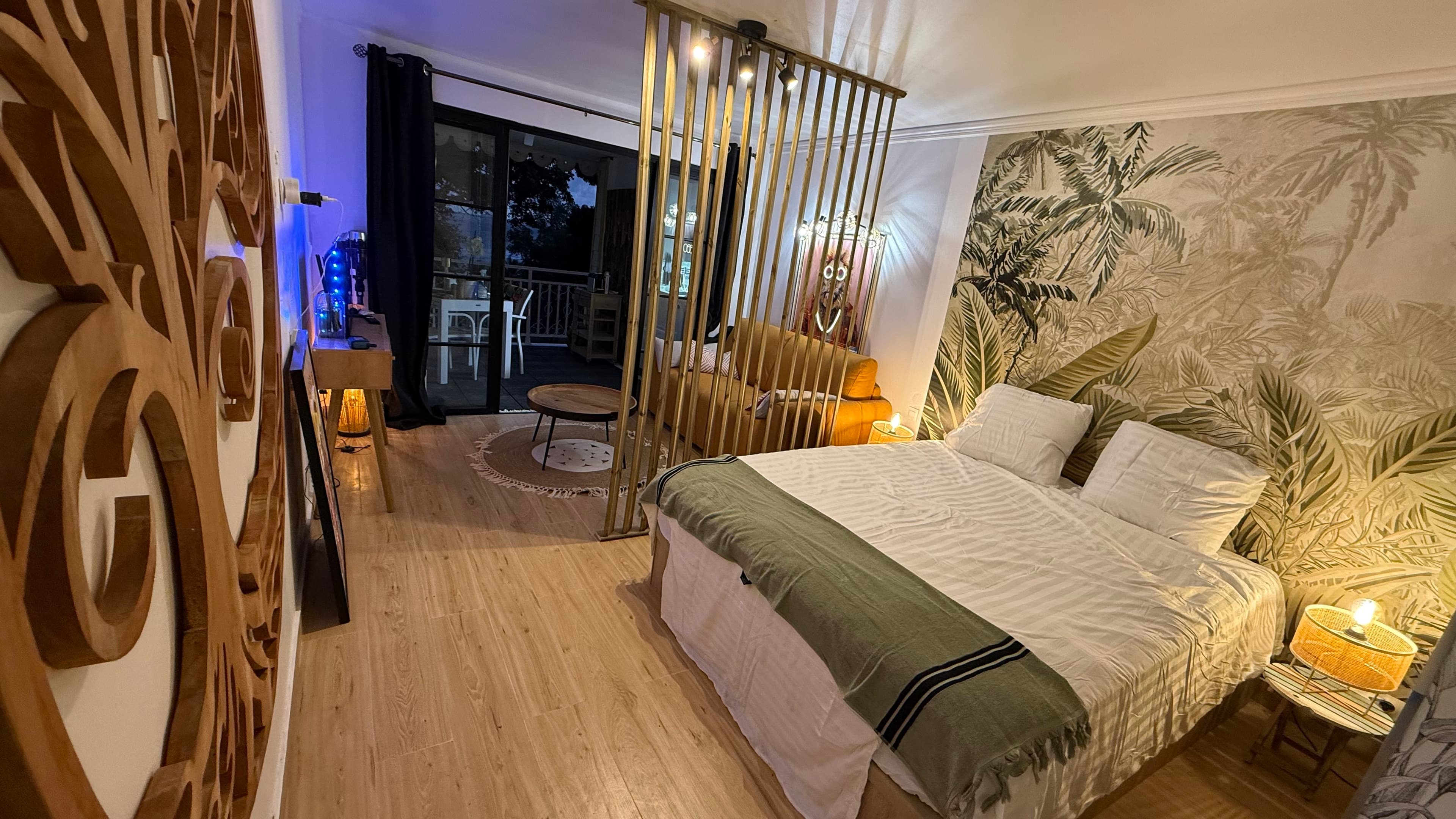 Salon et lit TI KAZ CHEWIDOUDOU Pierre & Vacances Sainte Anne Guadeloupe - Conciergerie SHIVAKEYS