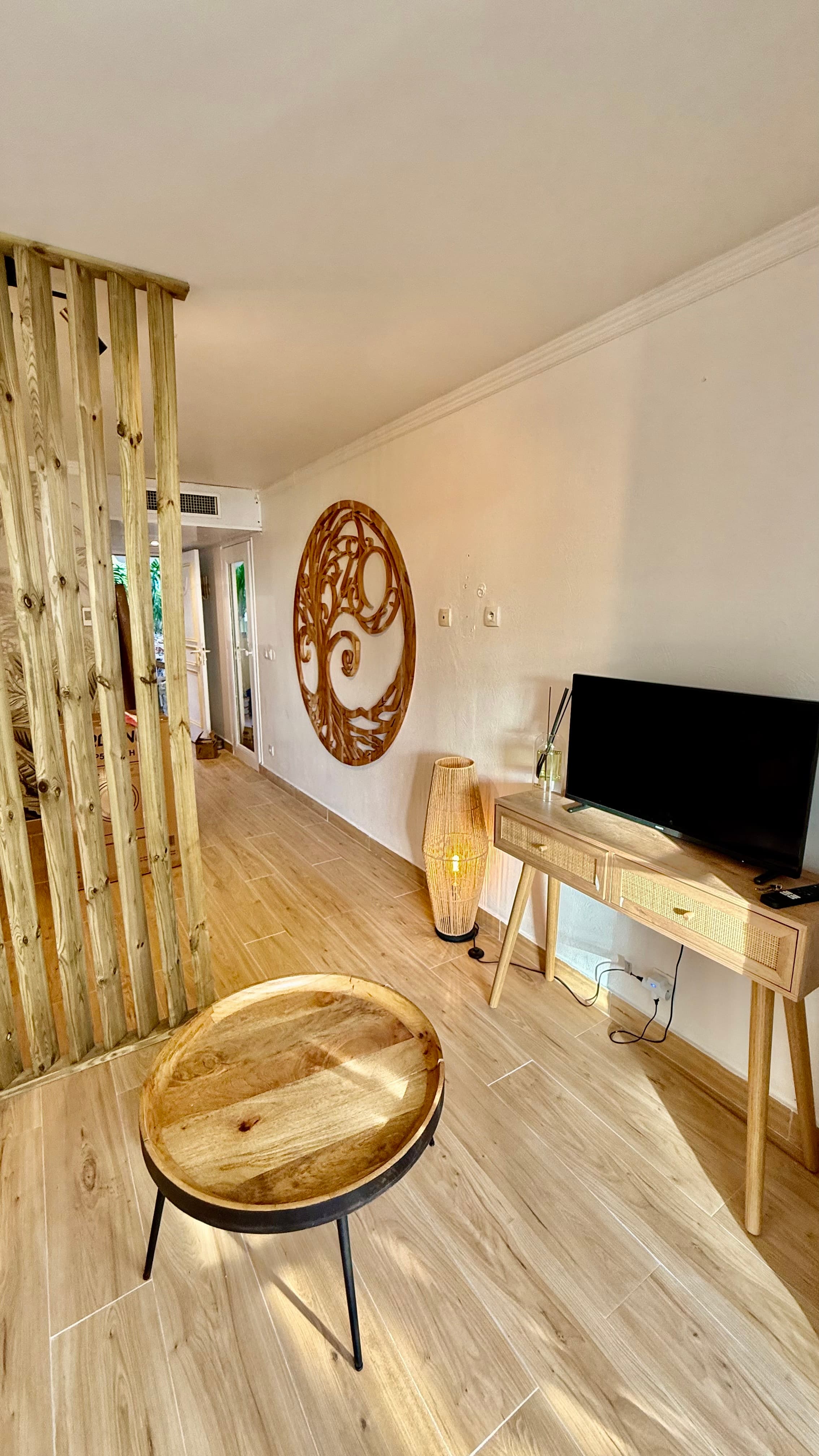 Salon TI KAZ CHEWIDOUDOU Pierre & Vacances Sainte Anne Guadeloupe - Conciergerie SHIVAKEYS