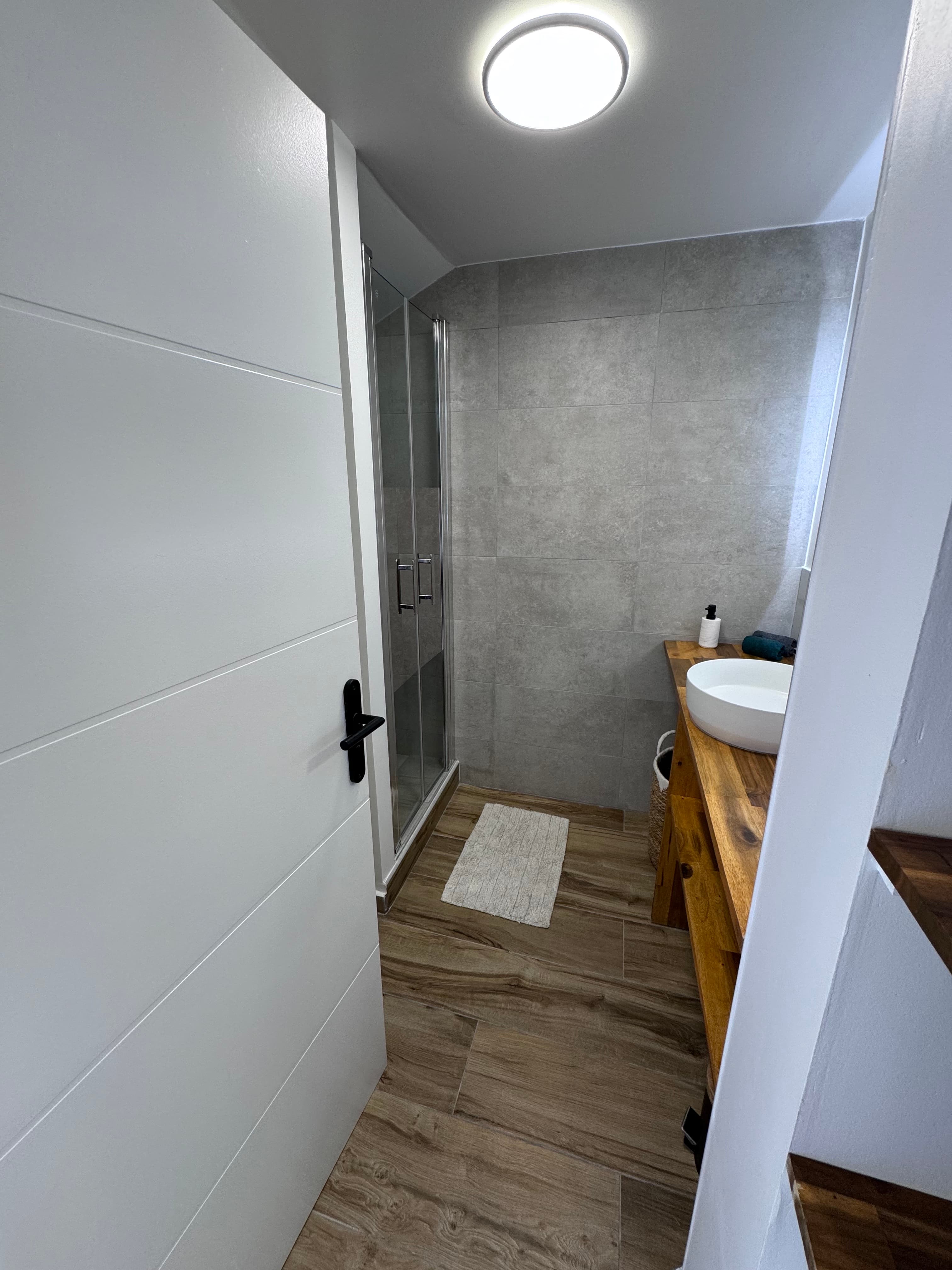 Salle de bain moderne - TI KAZ COCO PLANTEUW - Pierre & Vacances Sainte Anne Guadeloupe - Concierger